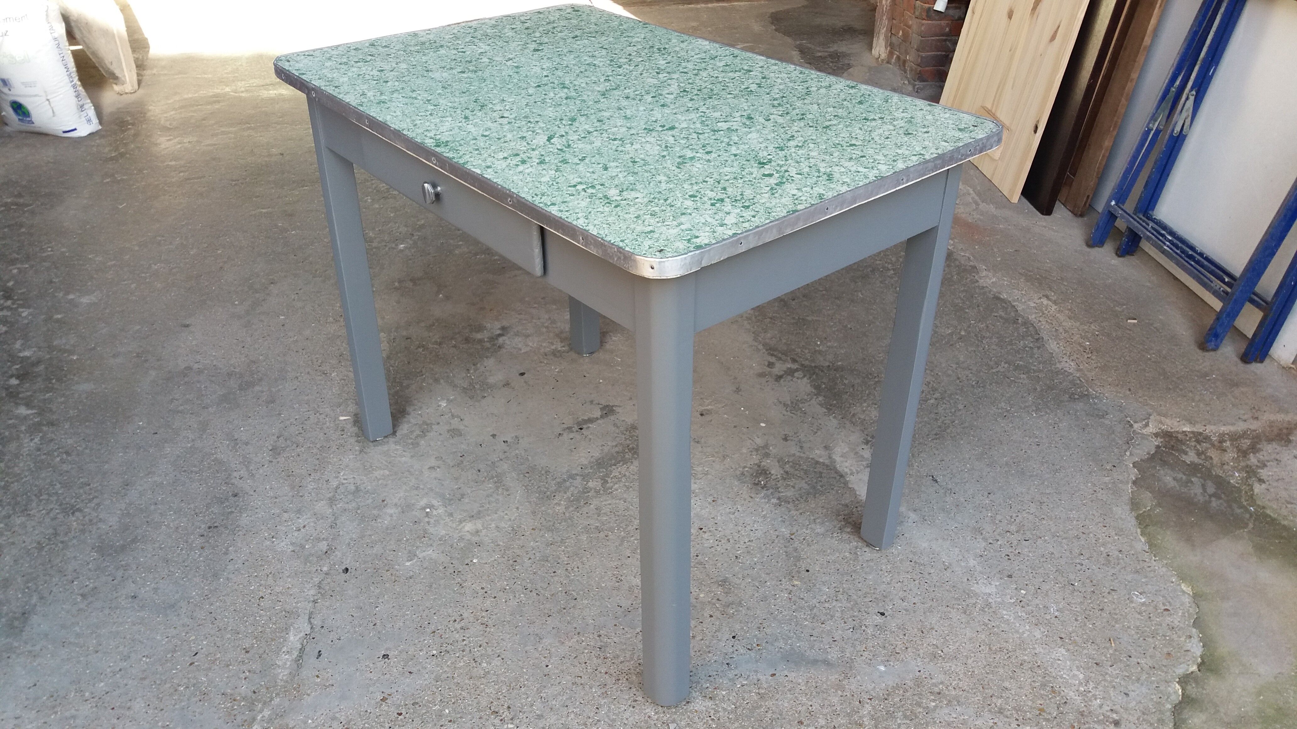 The 1950s kitchen table