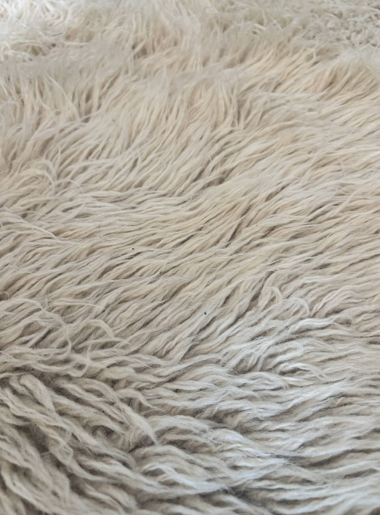 Large vintage carpet 100% pure wool Flokati with long pile from the 60s-70s.