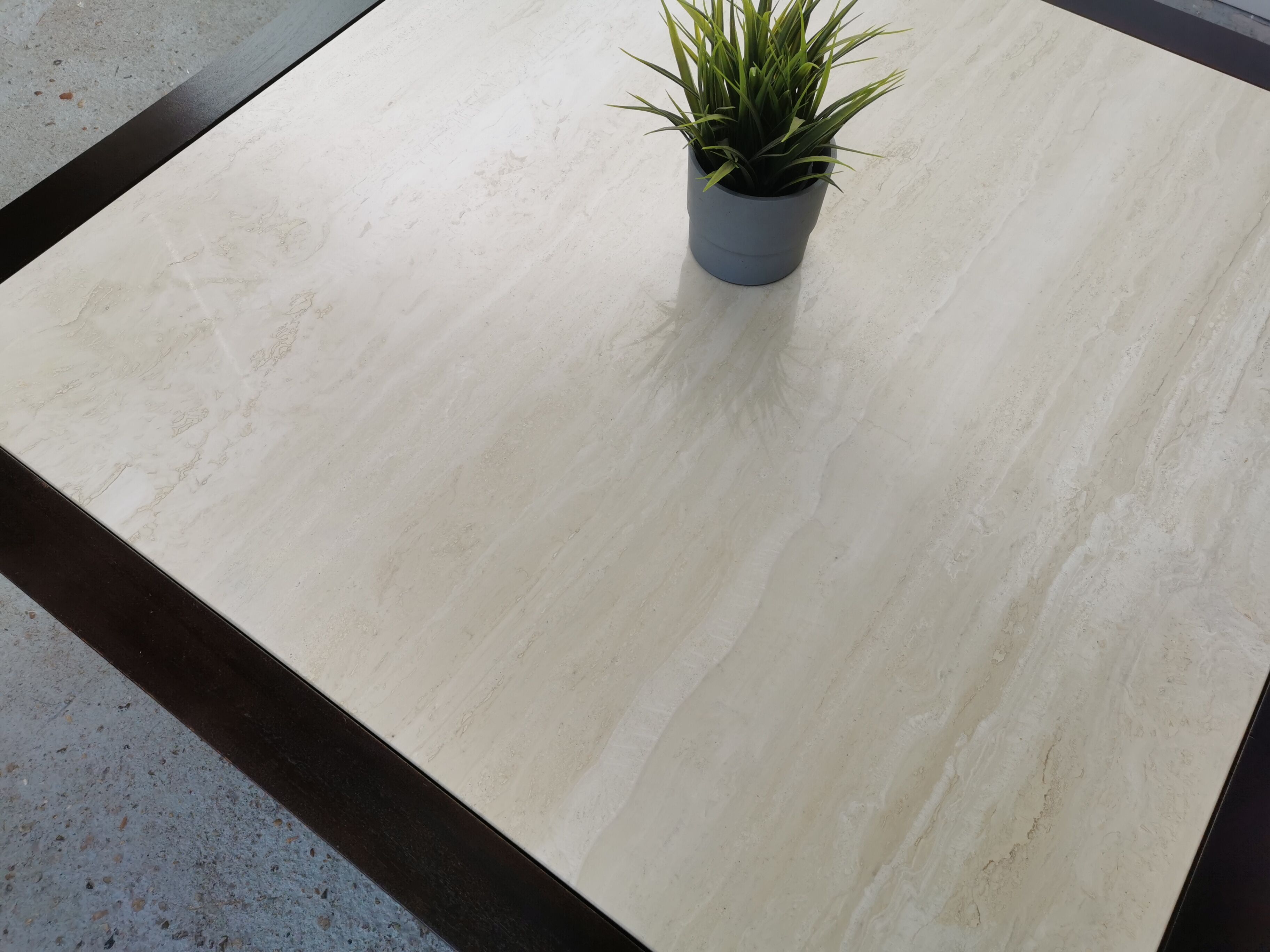 Table basse vintage travertin et bois design 1970