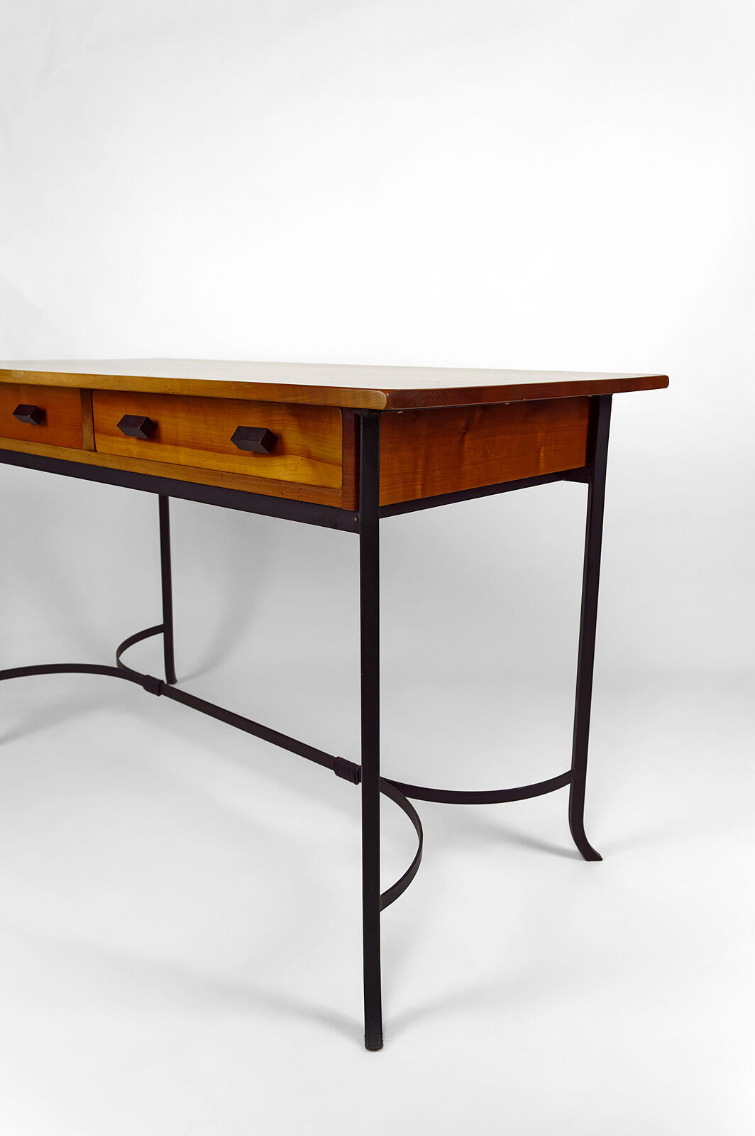 Bureau moderniste en merisier et fer forgé, circa 1980