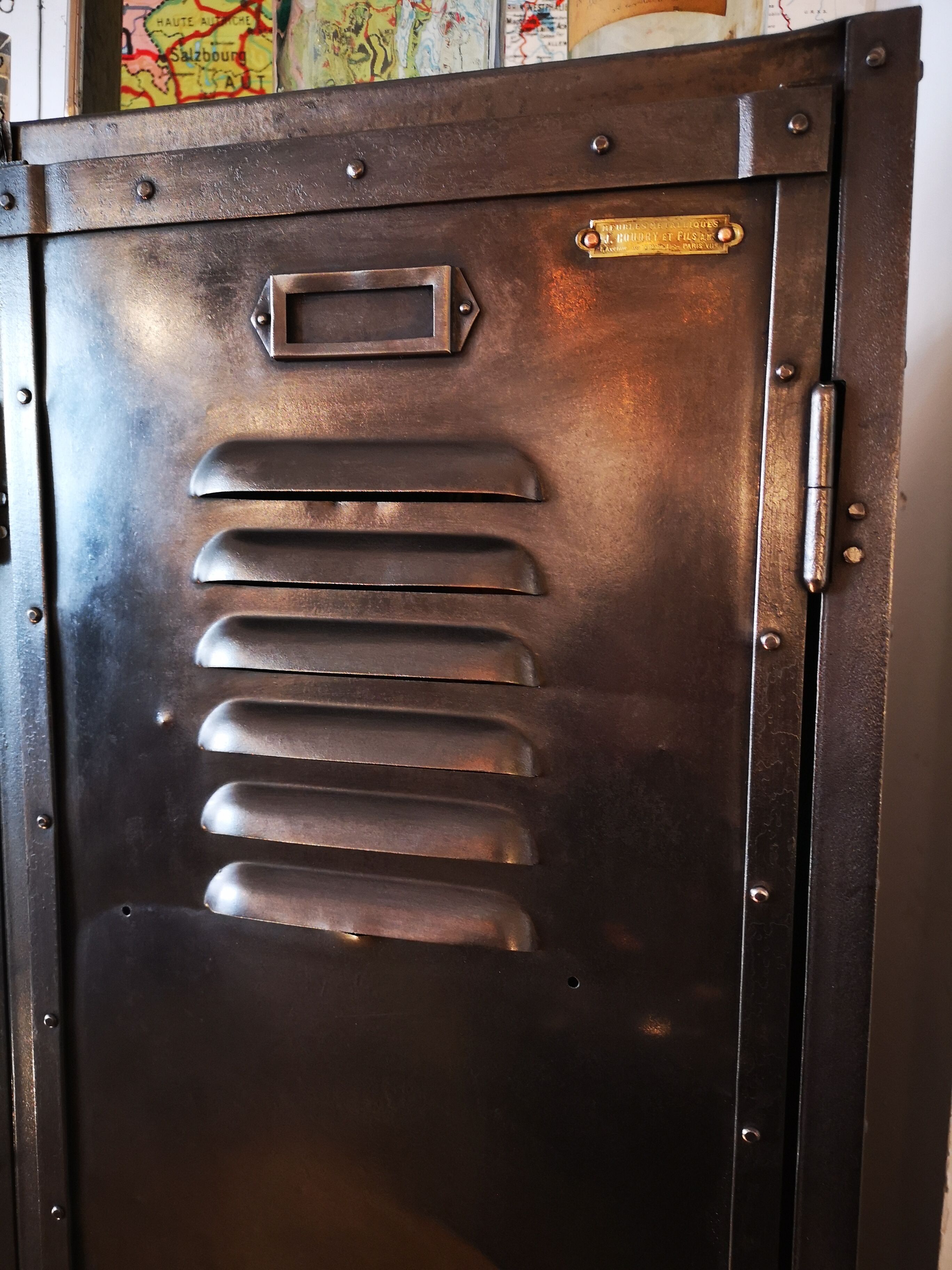 Industrial locker room, J. HOUDRY, 2 doors.