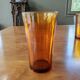 Lot de 9 gobelets hauts vintage en verre ambre