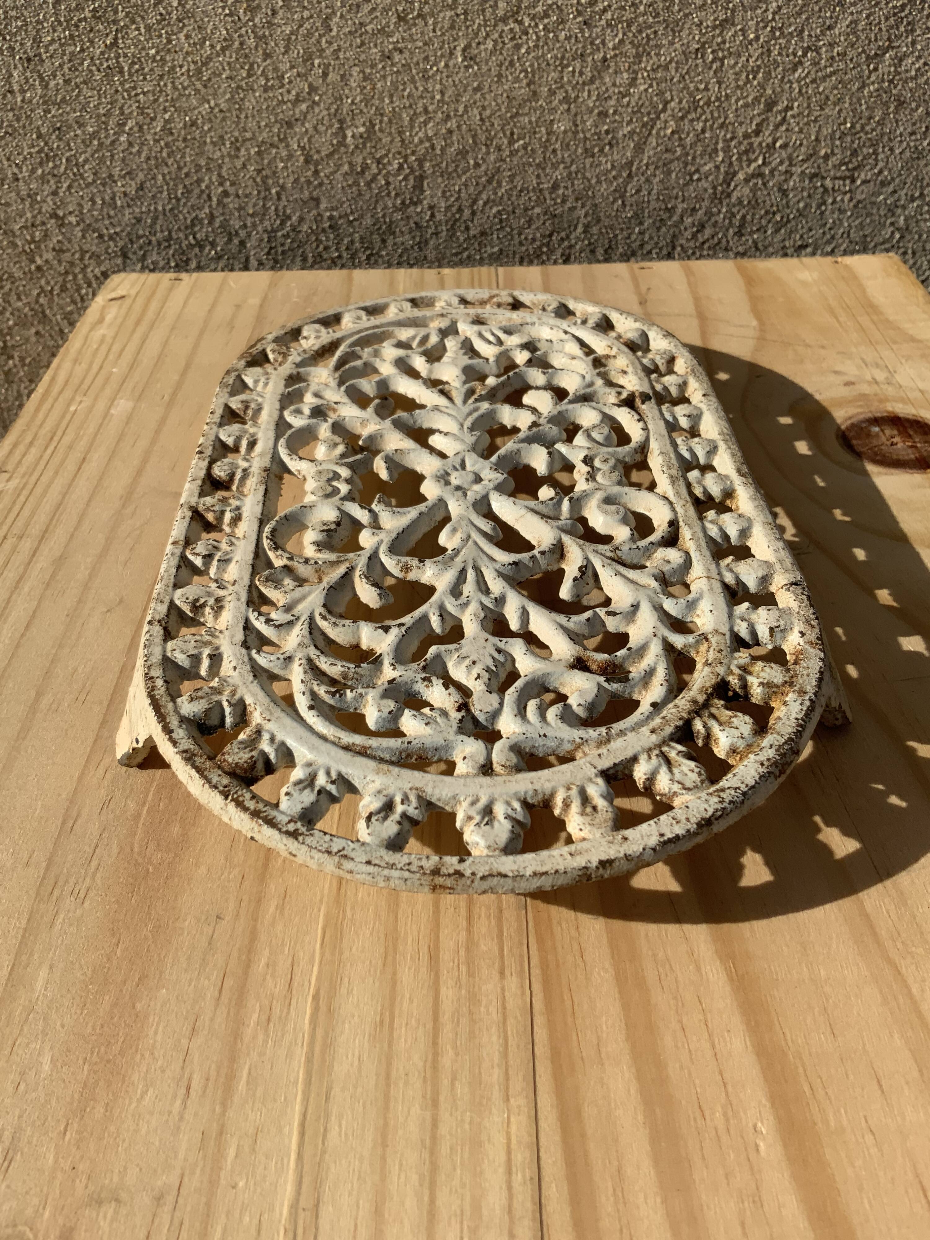 Old oval enamelled cast iron trifle soap holder