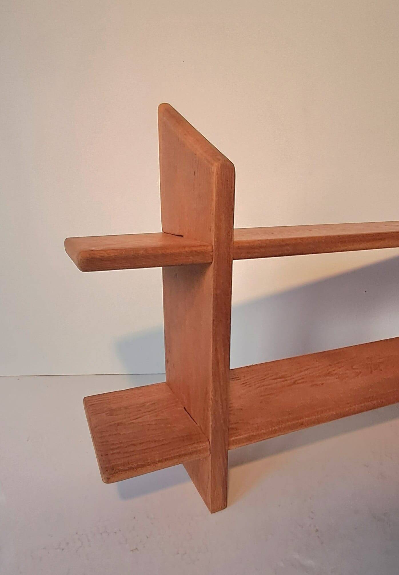 Etagères en bois massif, design scandinave