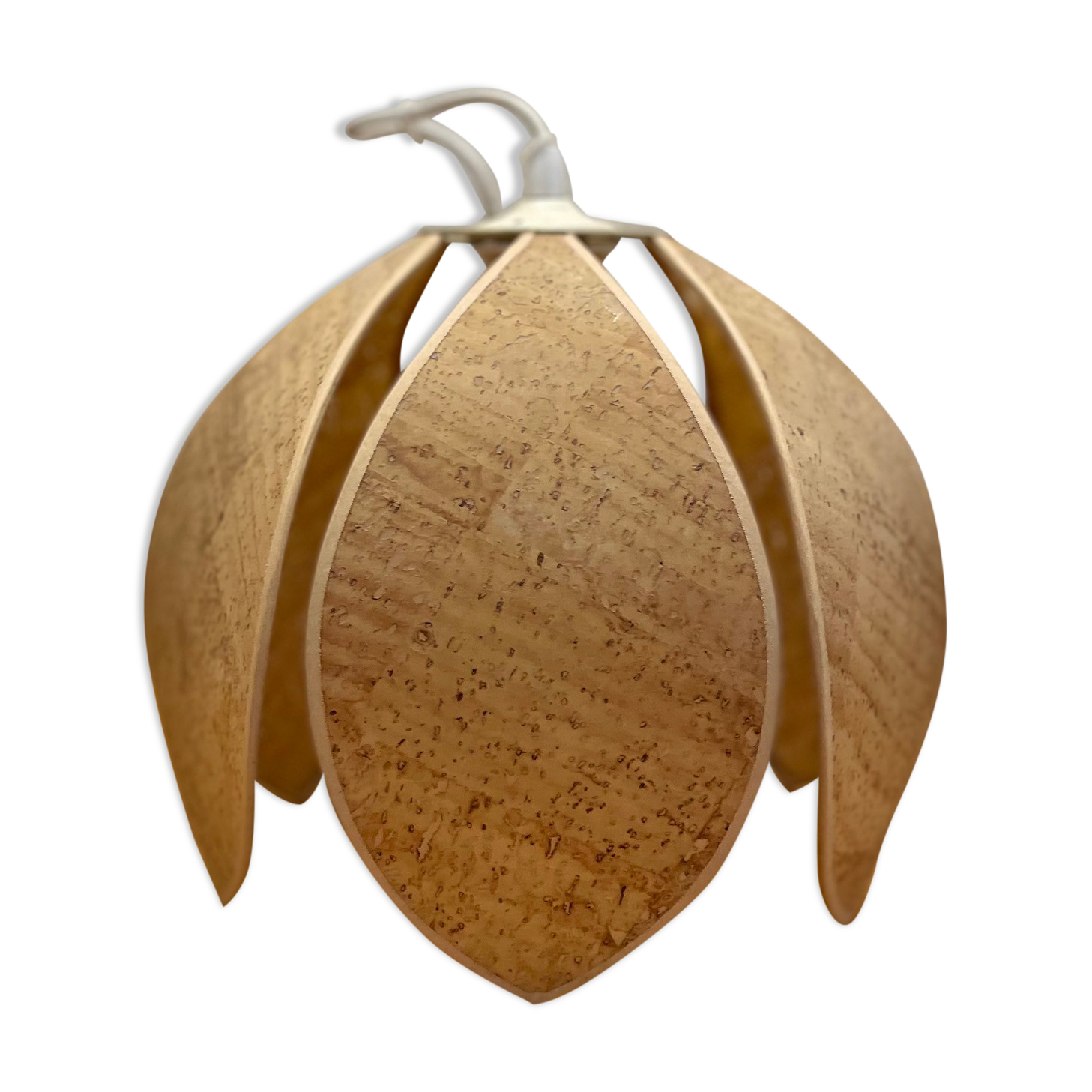 Lotus flower suspension in vintage cork