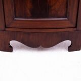 Commode d'angle en acajou, Europe du Nord, fin du XIXe siècle.