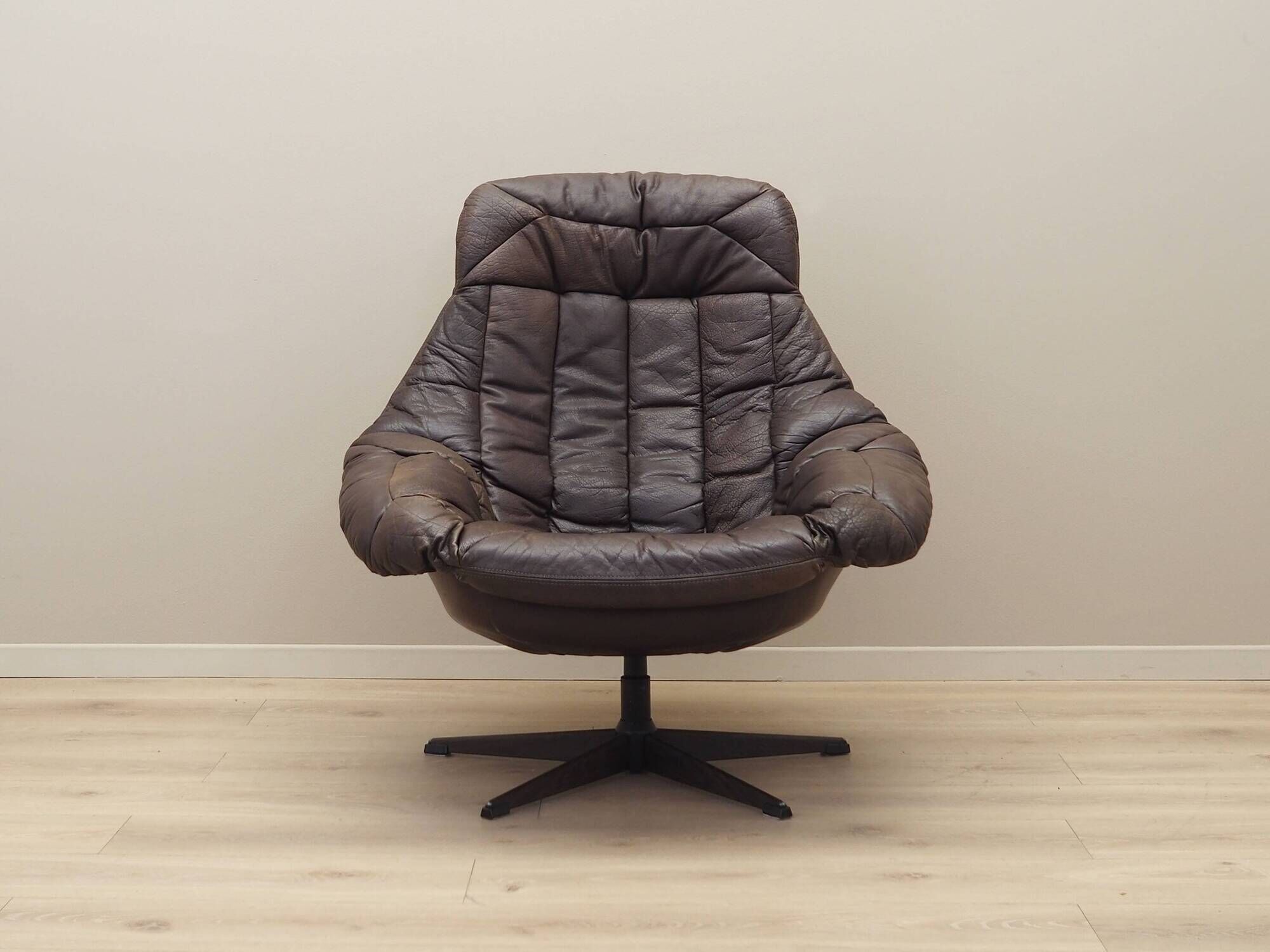 Leather swivel armchair, Danish design, 1960s, designer: H.W. Klein, manufacture: Bramin