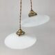 Paire de suspensions en opaline blanche