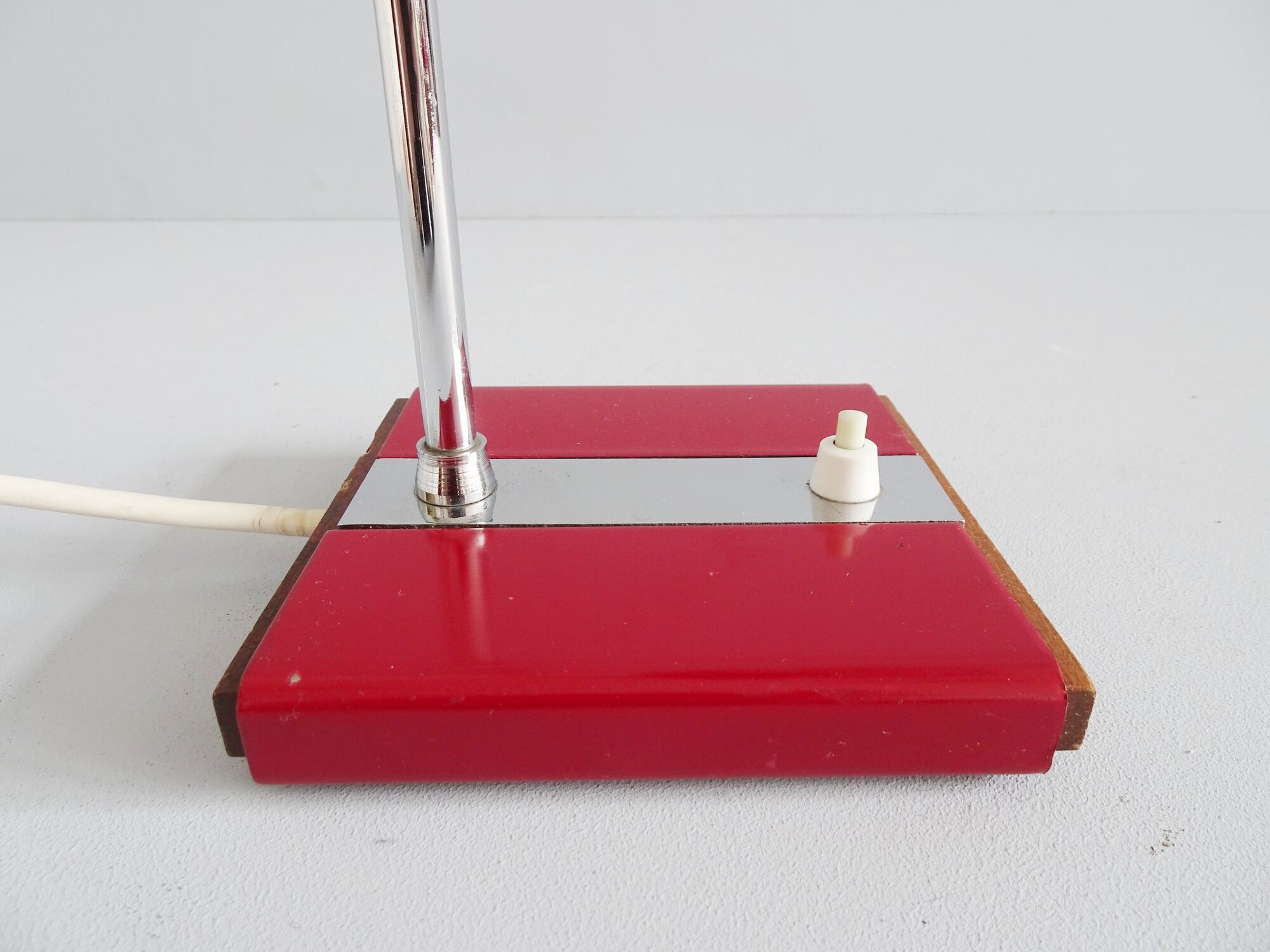 Mid century desk lamp burgundy with chrome and wood, red table lamp 1960s