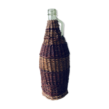 Bouteille vintage avec osier