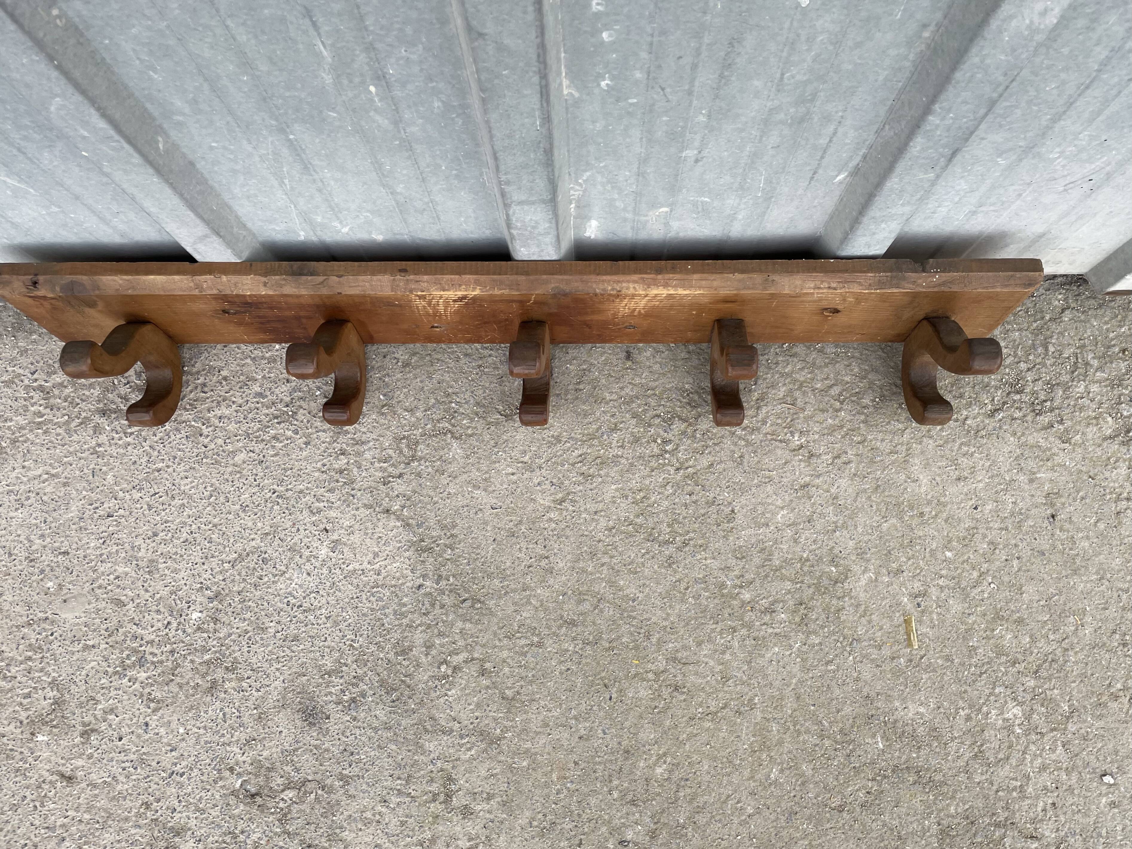 Wooden wall-mounted coat rack with 5 hooks