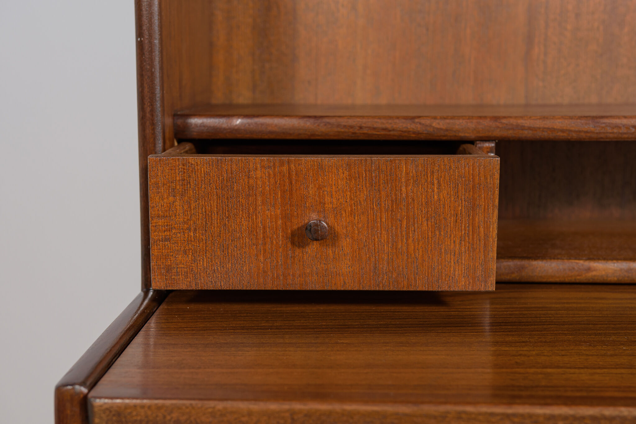 Mid-century teak shelf with pull-out top, Denmark, 1960s
