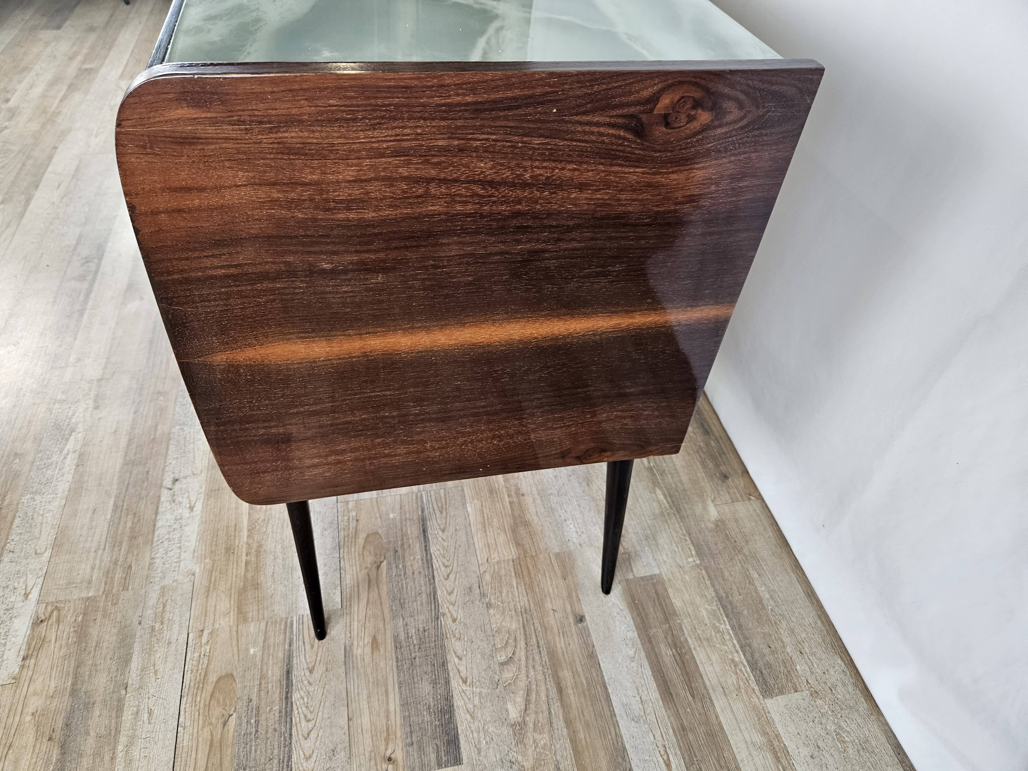 Commode des années 1960 avec verre et six tiroirs
