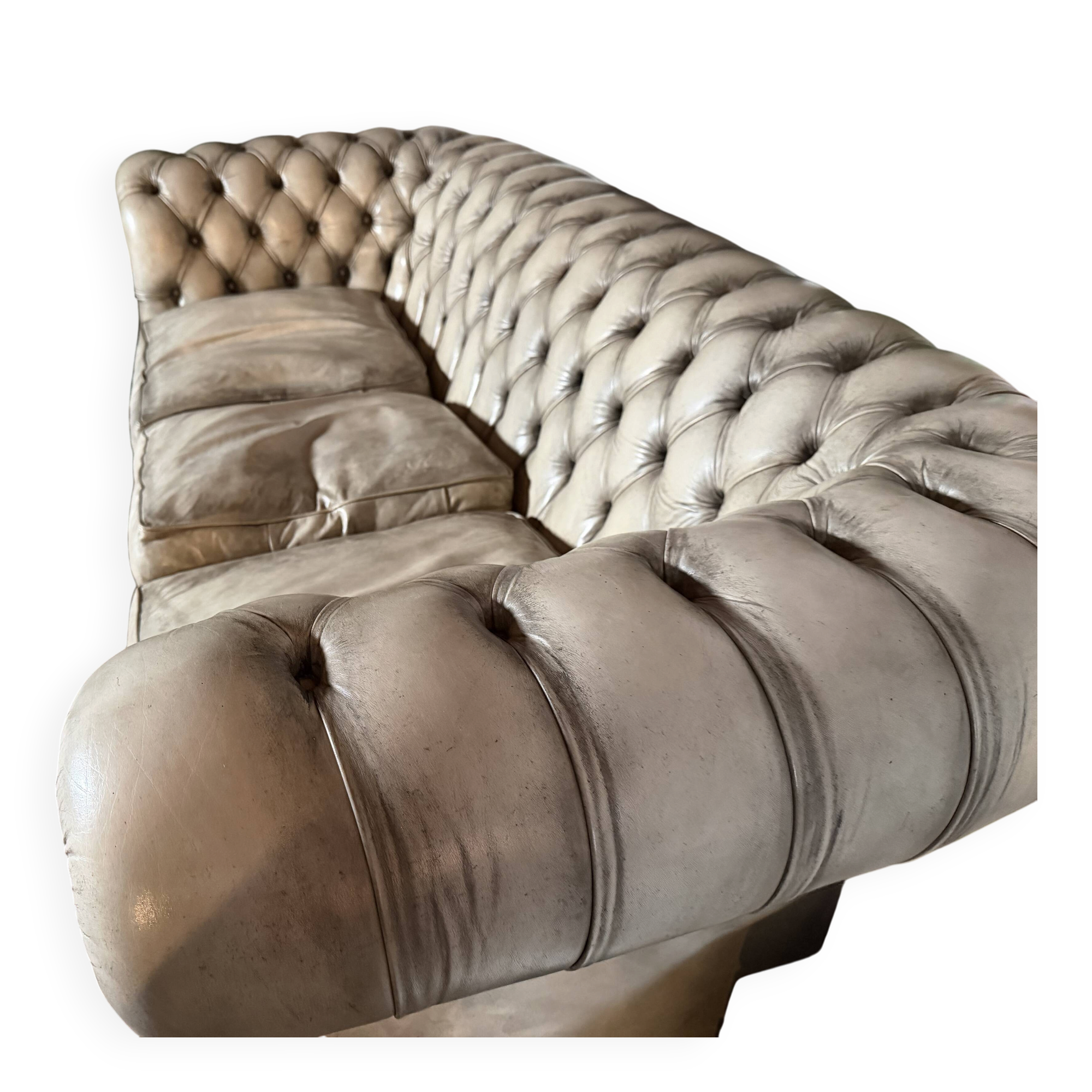 Three-seater Chesterfield canapé in patinated leather, custom-made by Chesterfields1780.