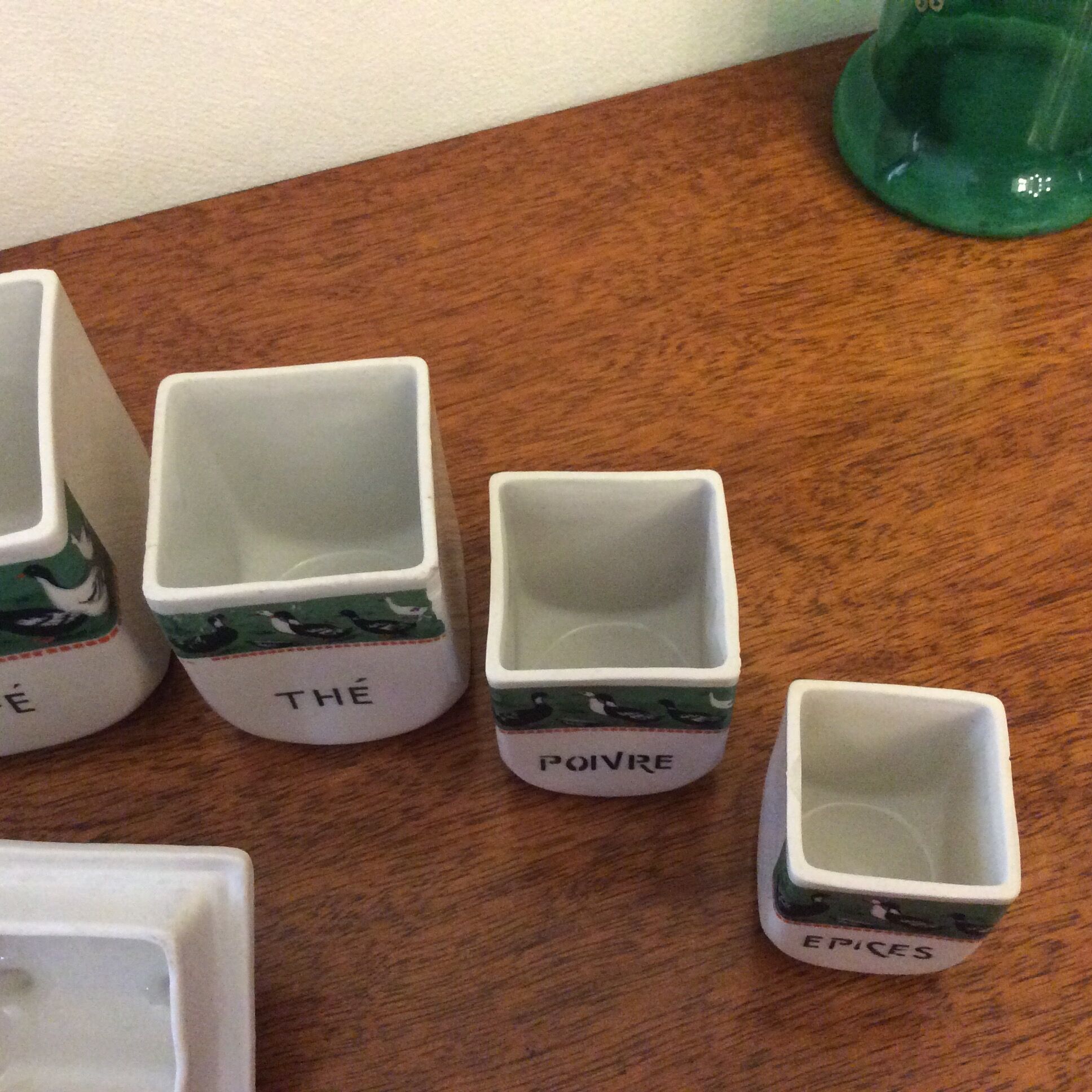 Set of 6 old pots with 3 trundle lids