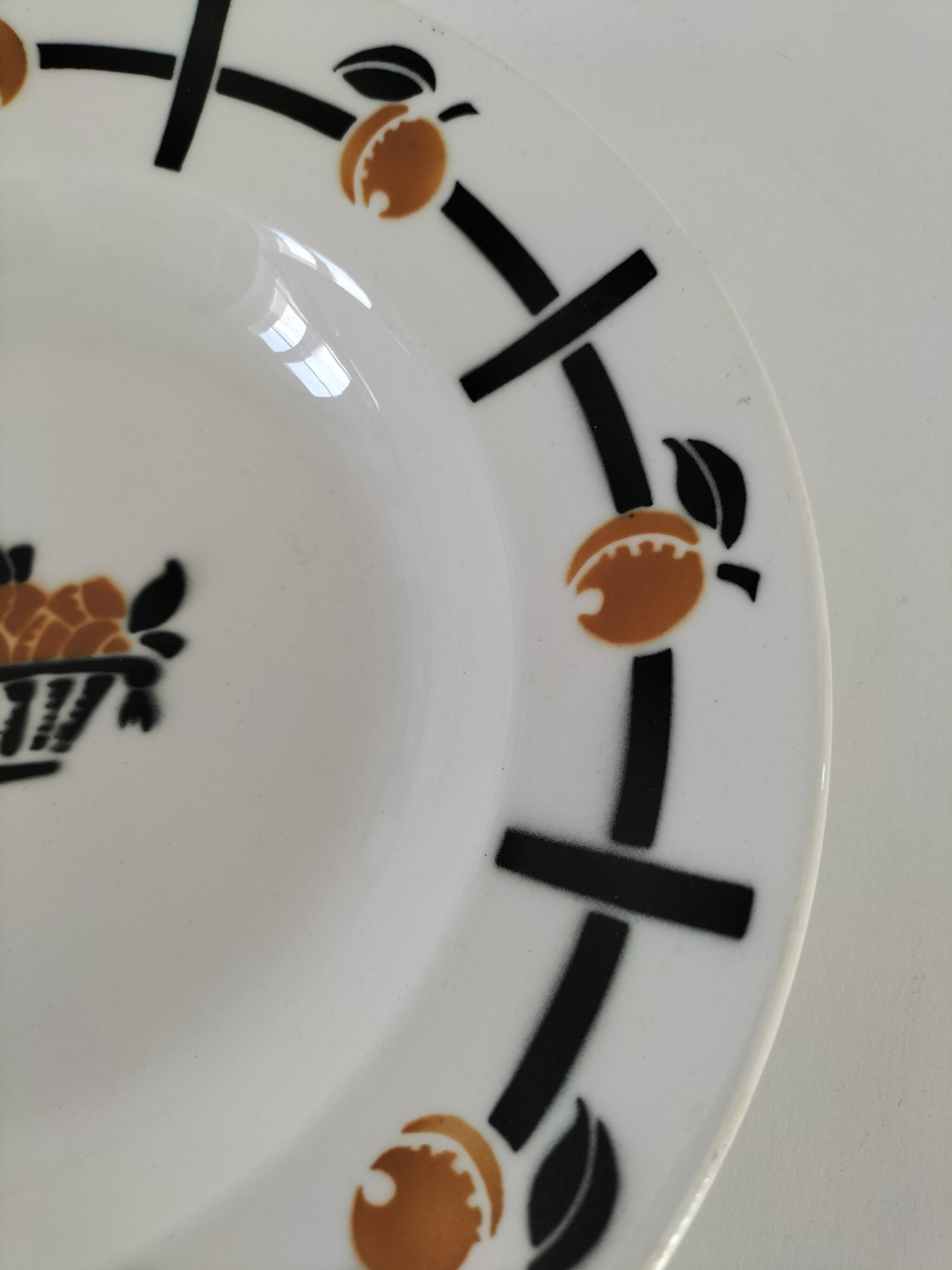 Dish decorated with apricot basket, Badonviller earthenware factory