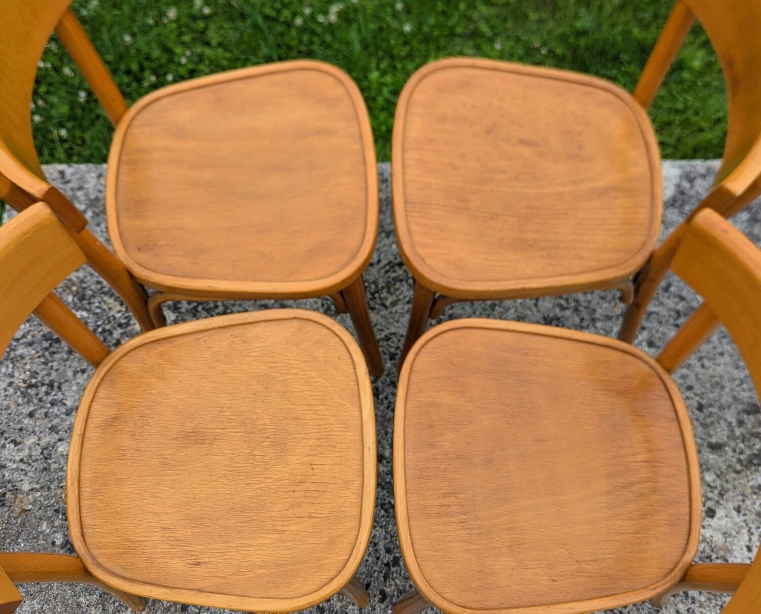 Ensemble de quatre chaises bistrot bistro bois-courbé.