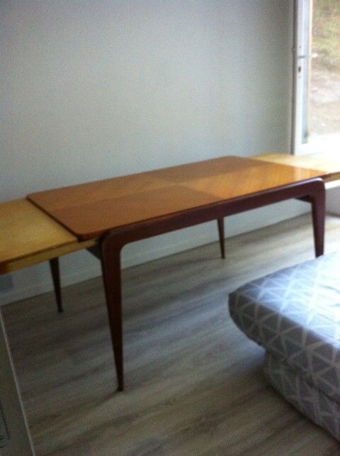 Table with legs compass