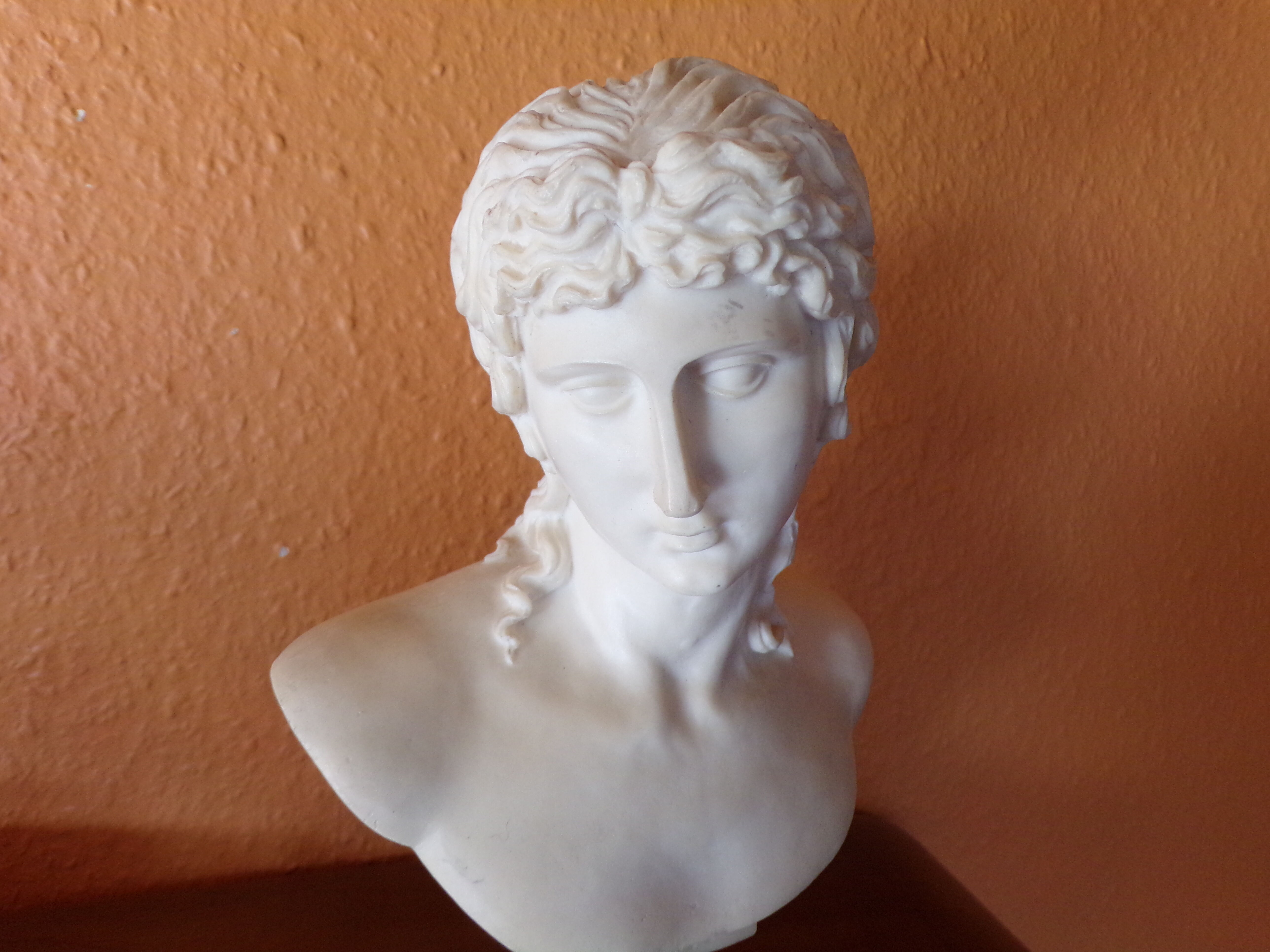 Girl bust in resin