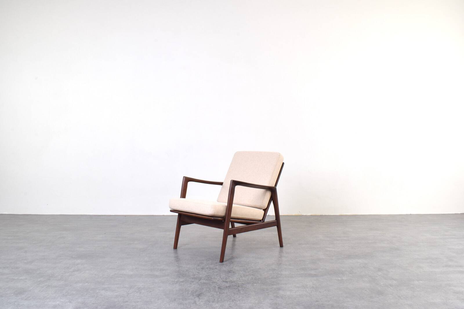 Mid-Century Stefan Lounge Chair, 1960s