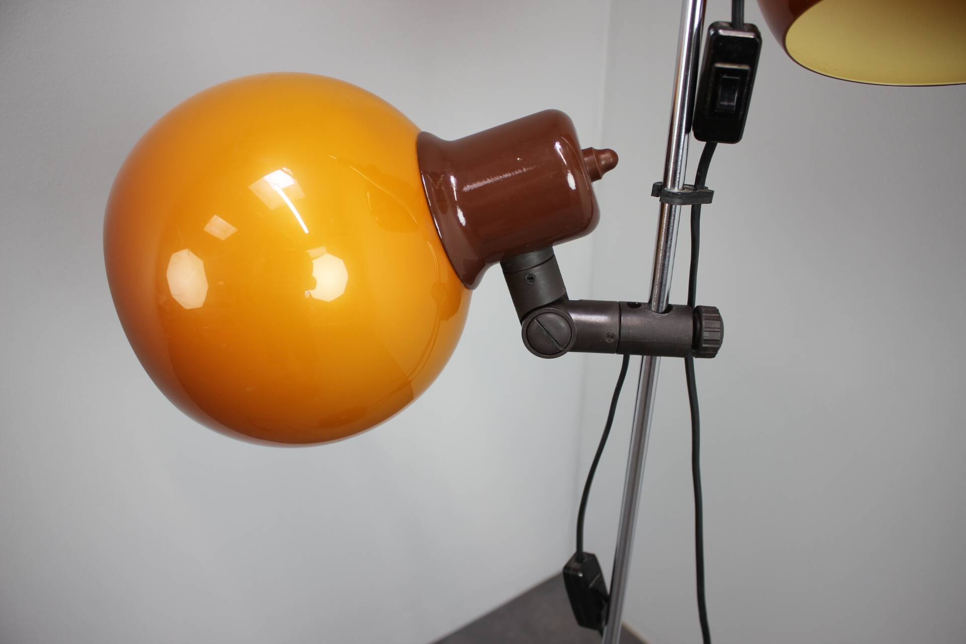 Adjustable double floor lamp in "Space Age" style, Hungarian from the 1970s, in orange and chrome brown.