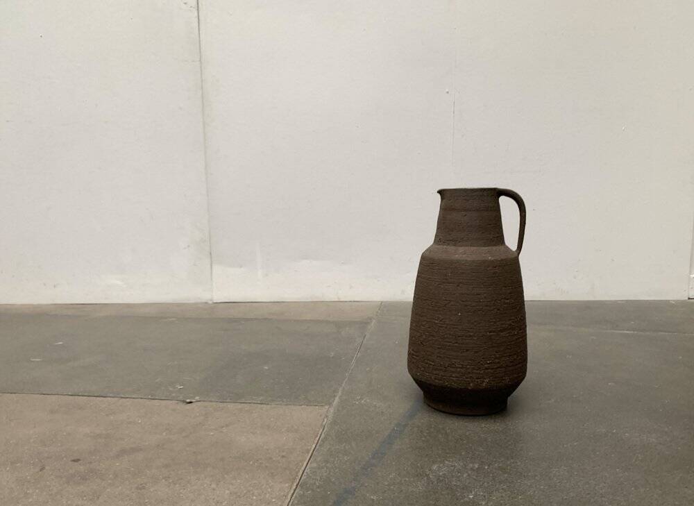 Brutalist German vase on a mid-century stand by Krösselbach Keramik, 1960s.