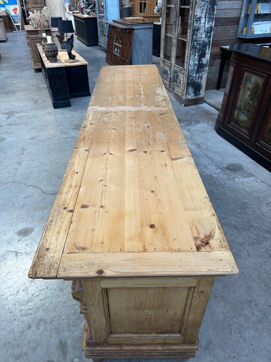 Old fir counter