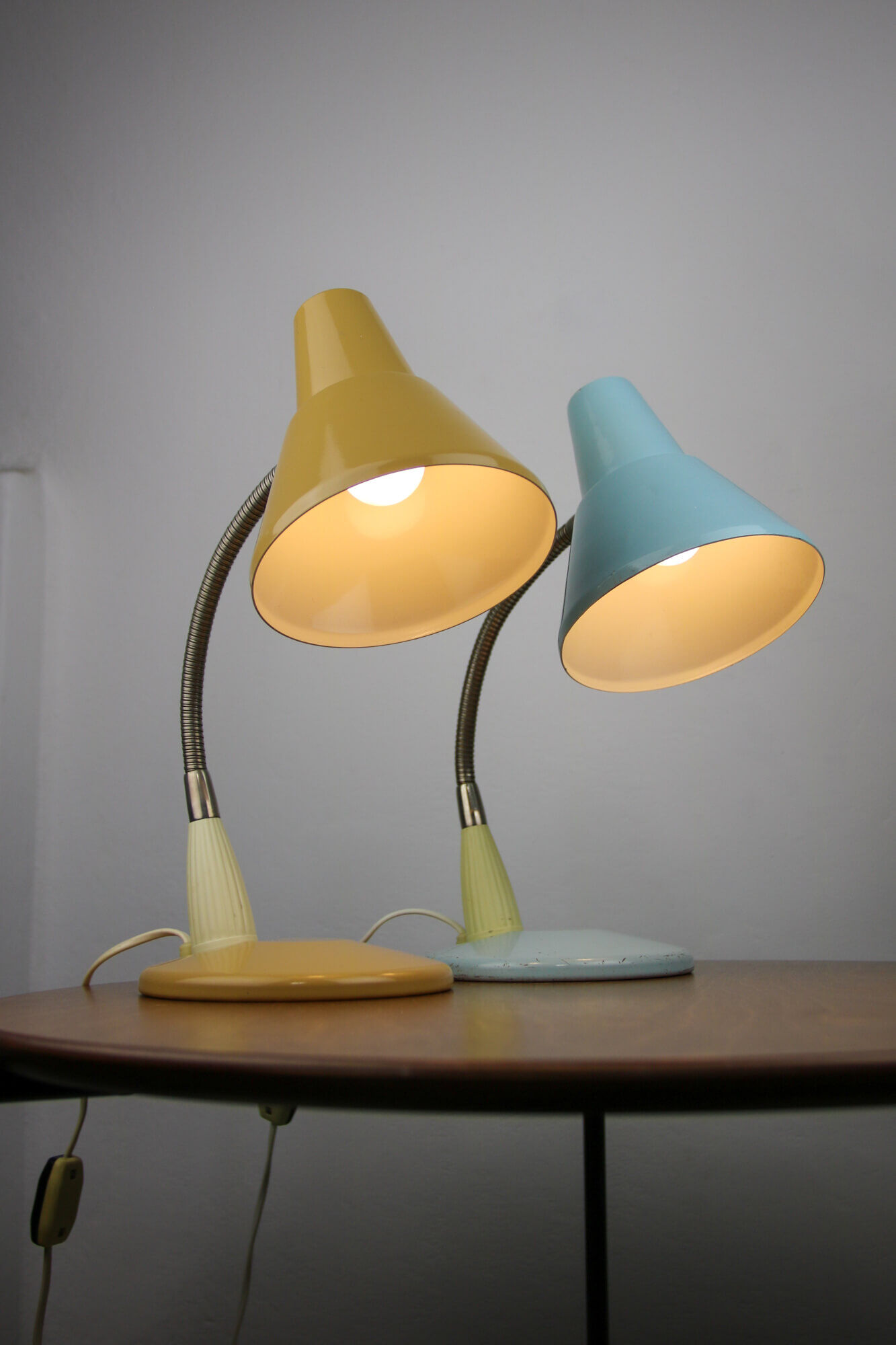 Adjustable Desk Lamp in Blue and Sand Painted Metal and Chrome-Plated Spiral Arm, 1970s, Set of 2