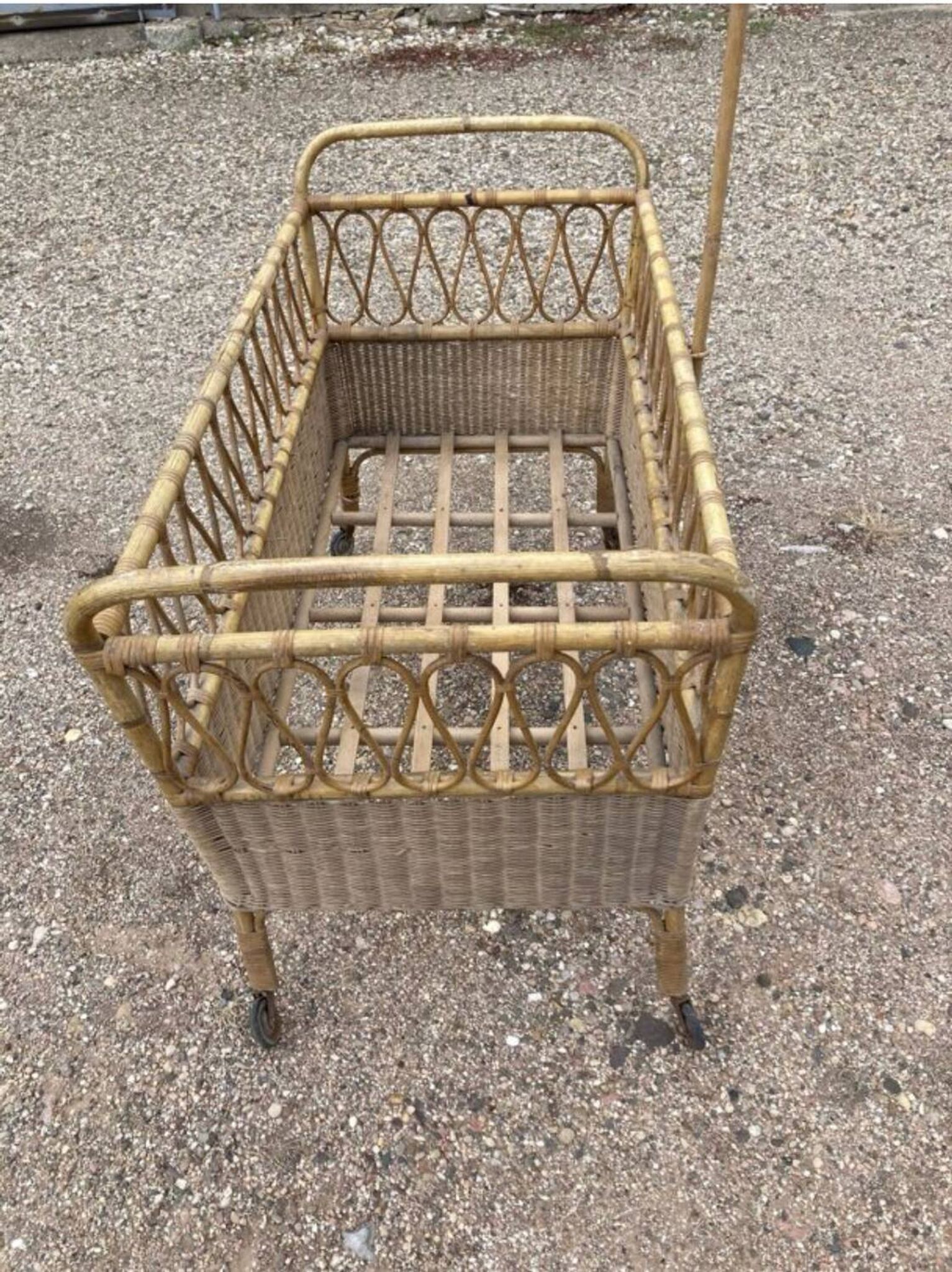 Wicker baby bed