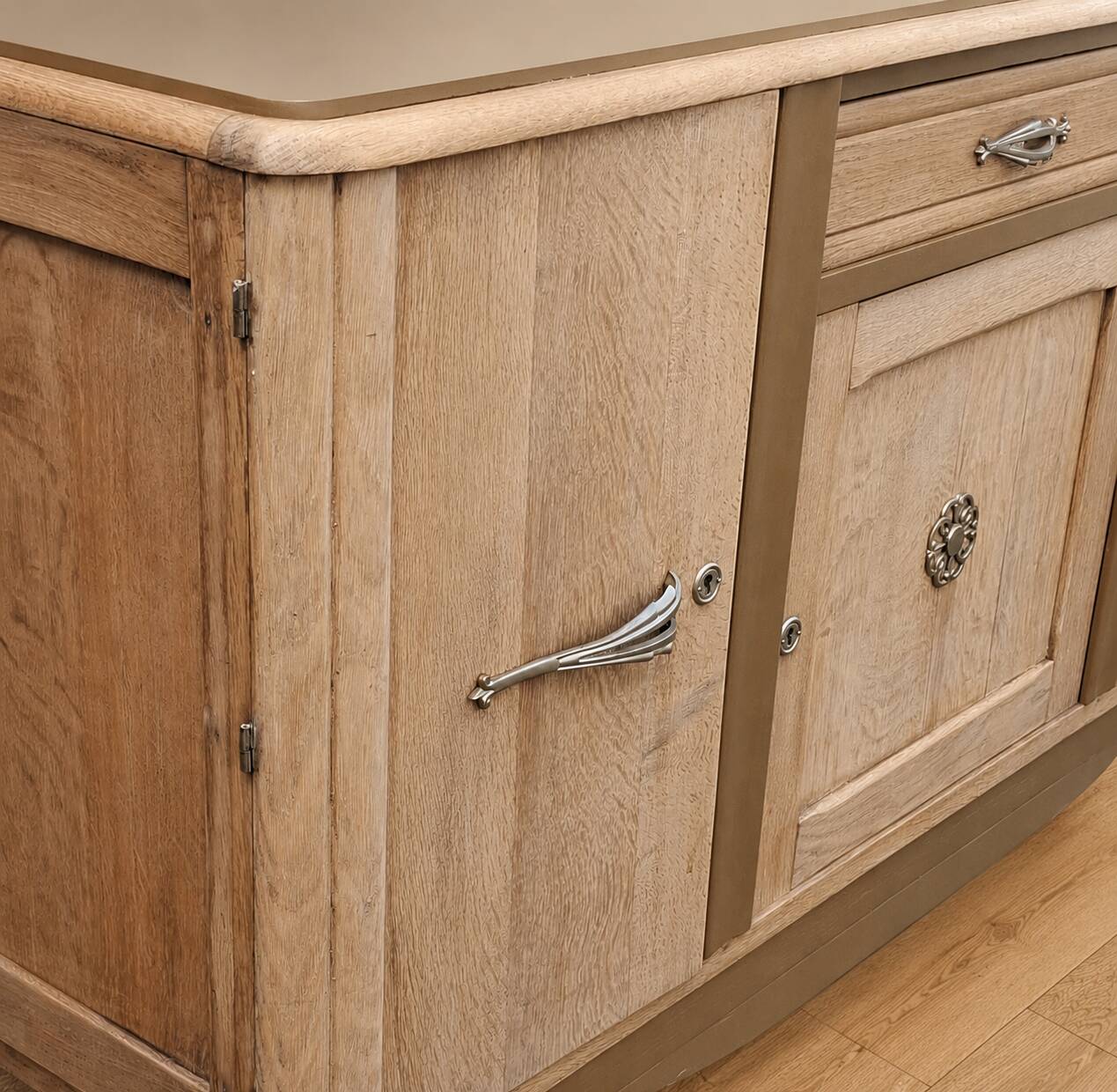 Art deco buffet in solid oak and ochre.