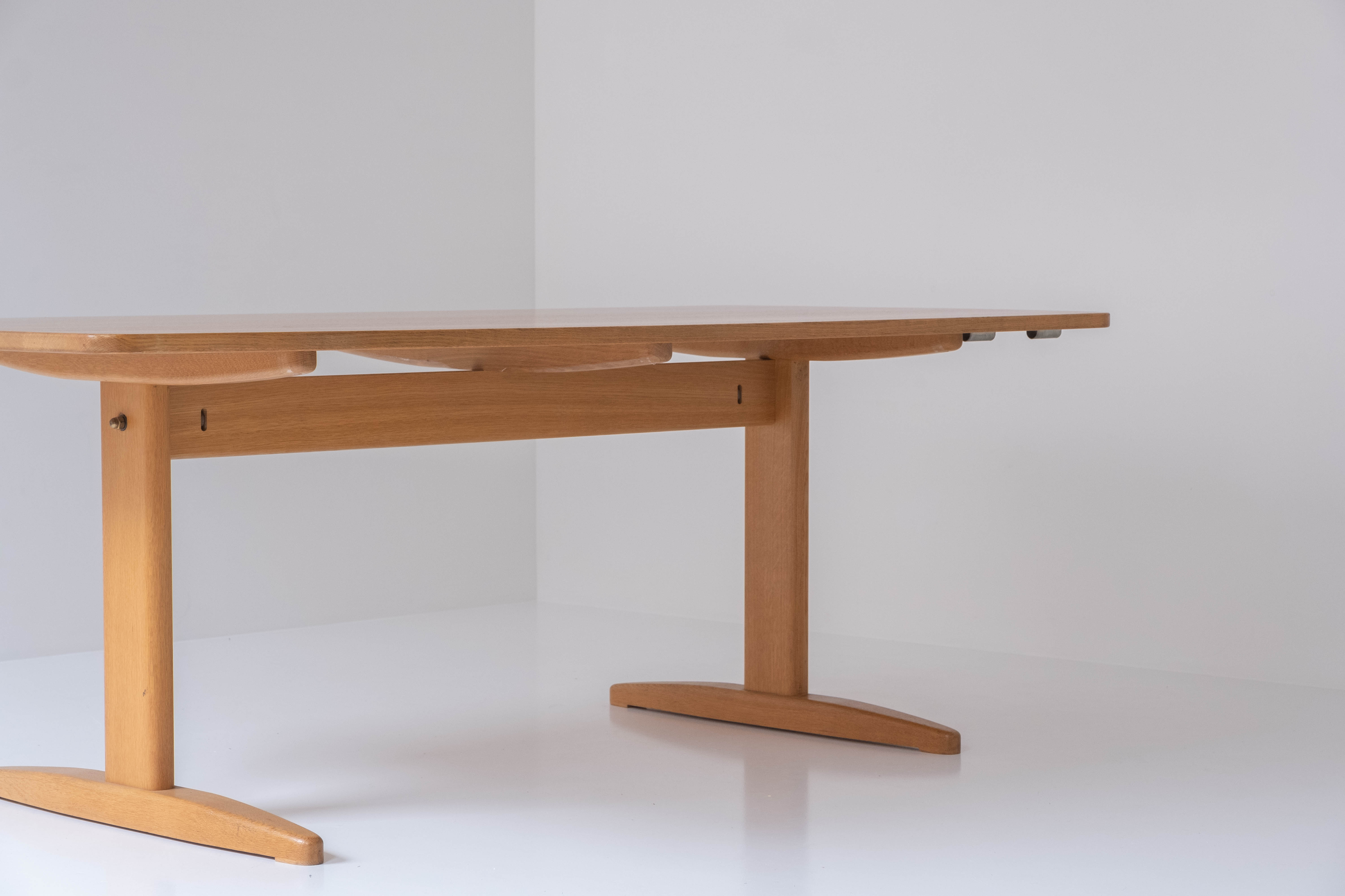 Shaker dining table designed by Børge Mogensen for Carl Madsen & Son, Denmark 1960s.