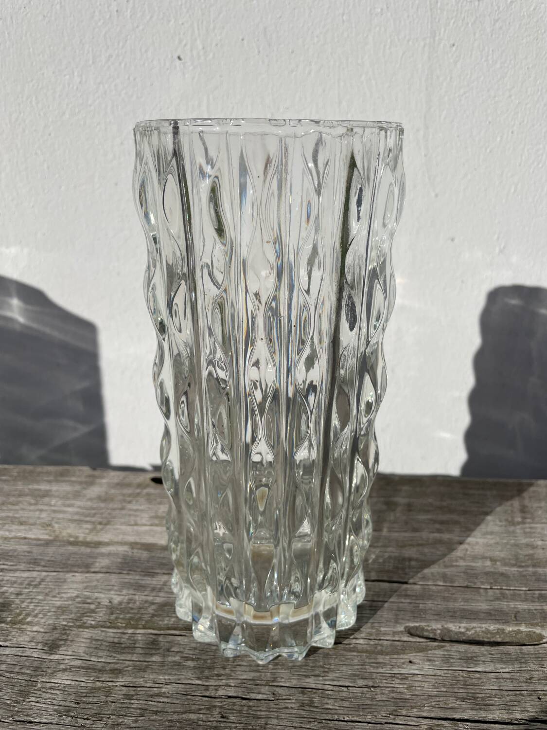 Vase en verre épais transparent