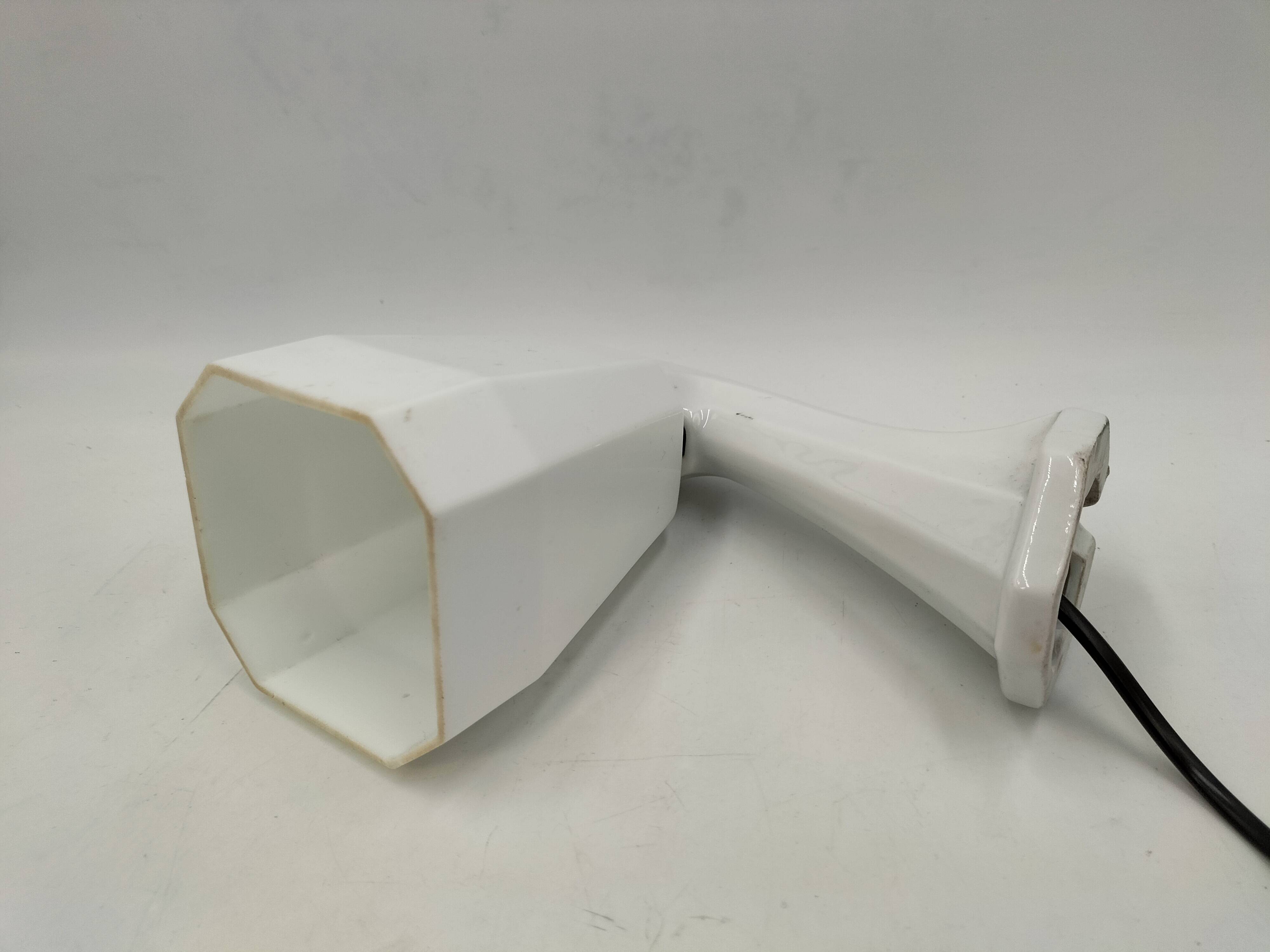 Porcelain and opaline wall light