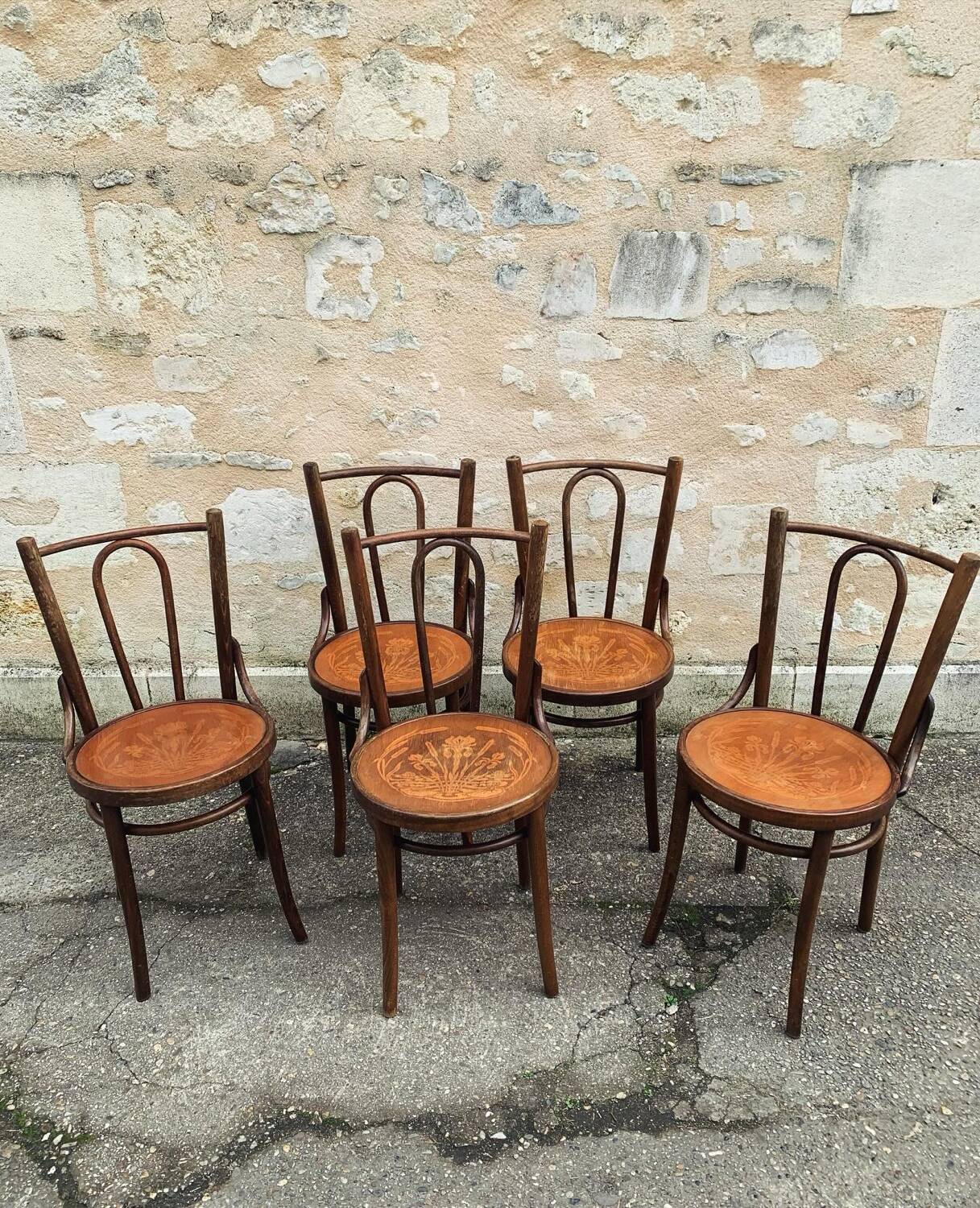 Bentwood bistro chairs in Art Nouveau style