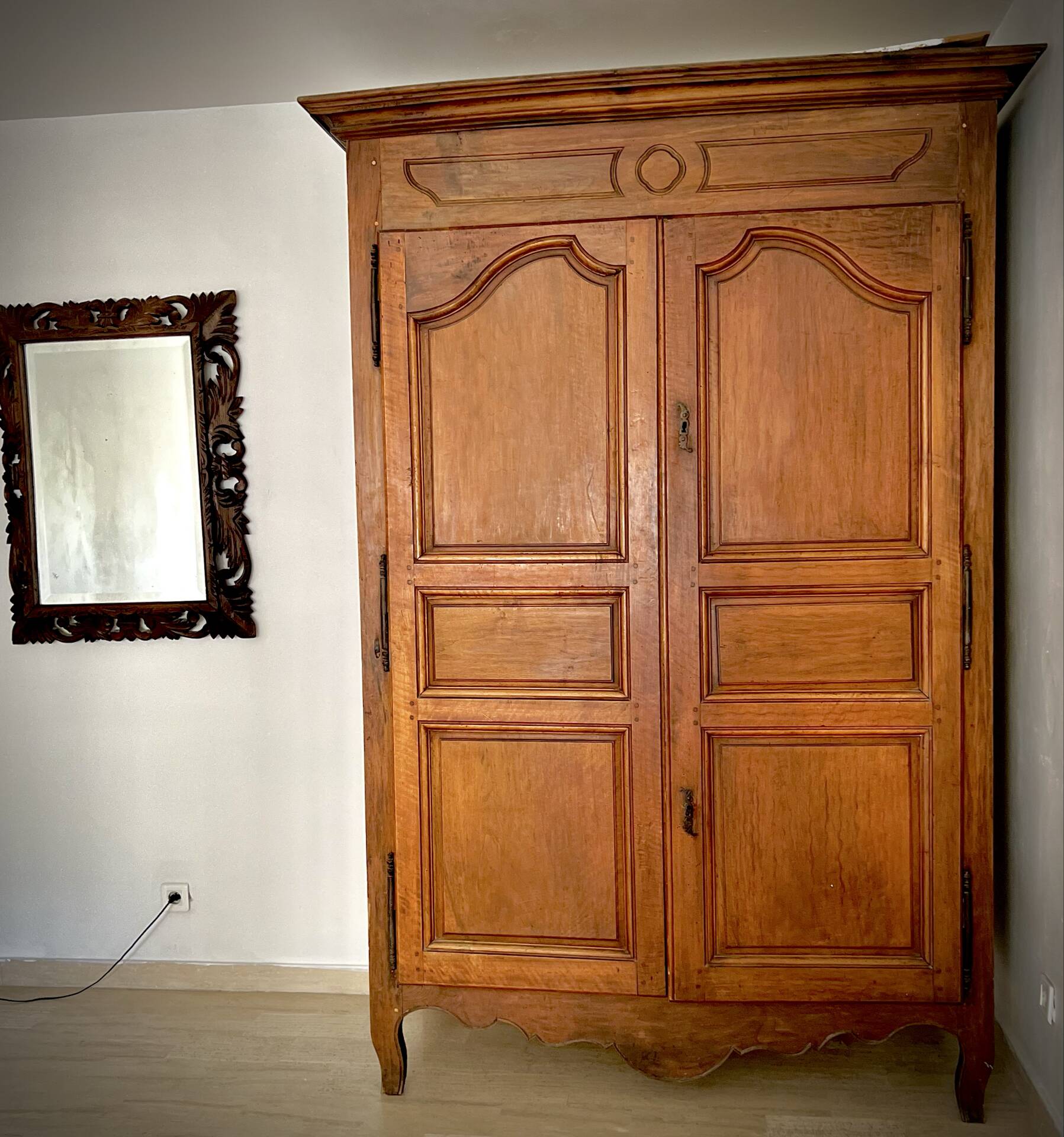 Antique Louis XIV wardrobe in solid cherry – Late 18th century – At