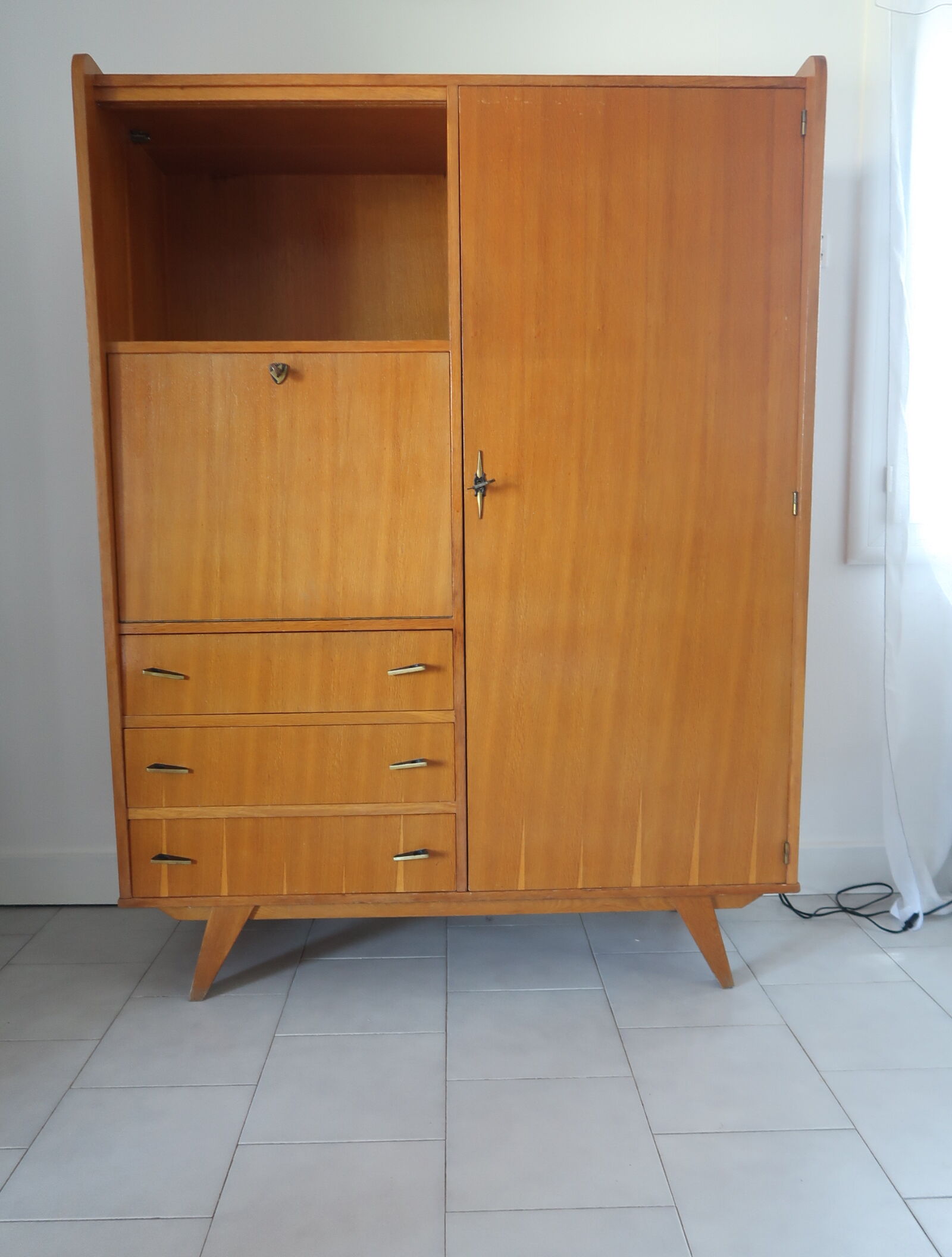 Armoire secrétaire