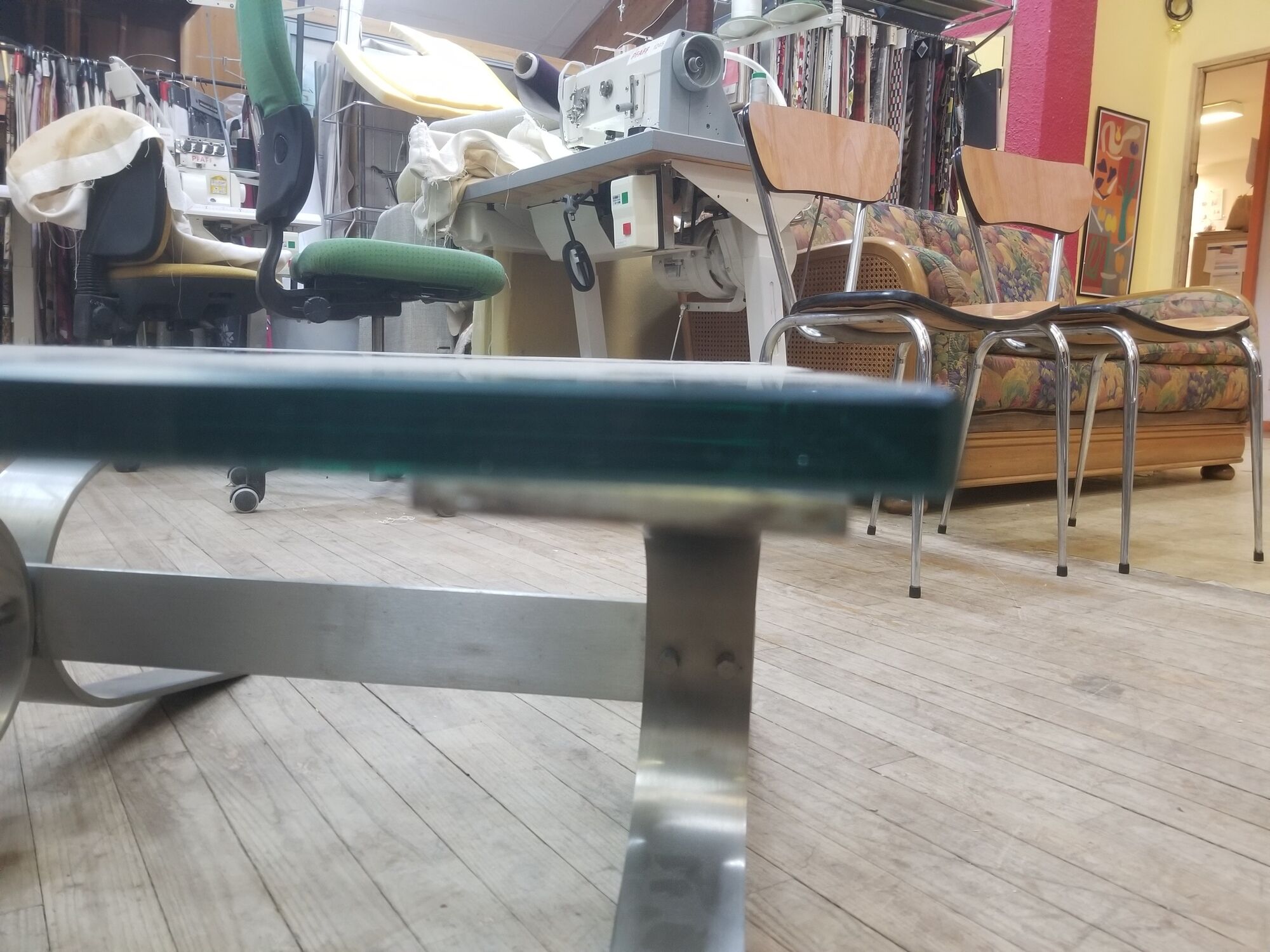 Vintage brushed steel coffee table and thick glass top - italian design