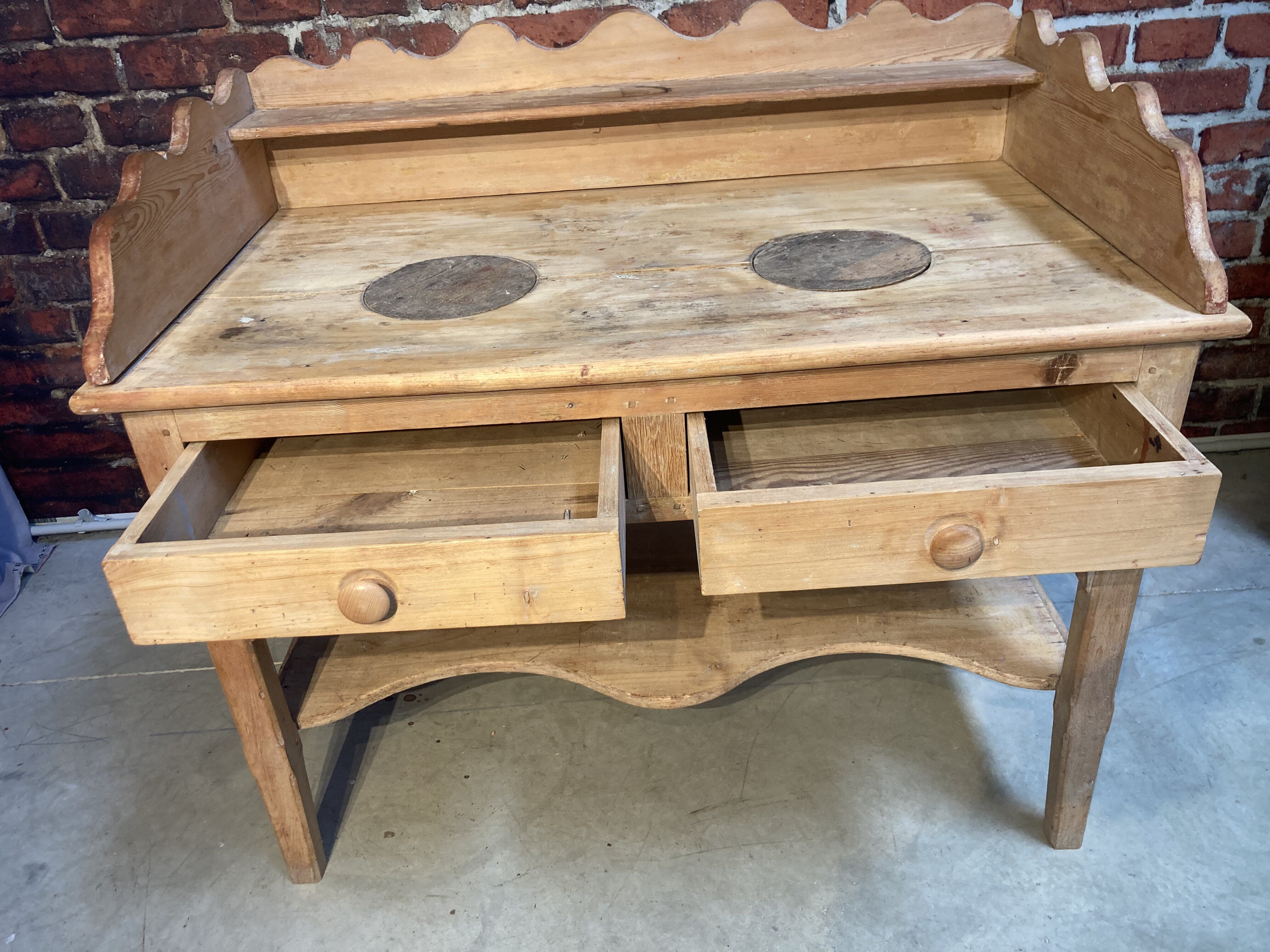 Meuble de toilette ancien en bois brut