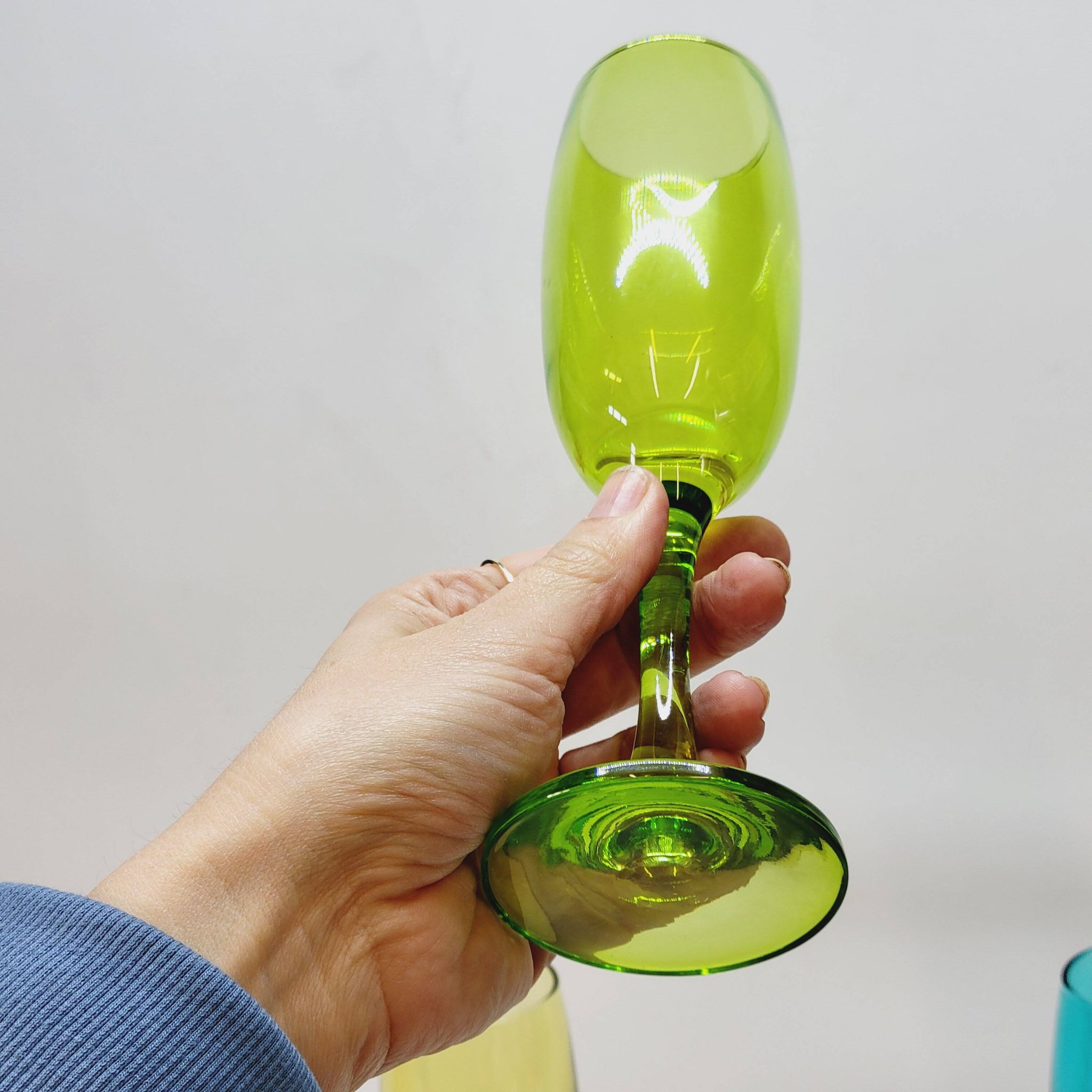 6 multicolored glass champagne flutes red orange yellow green blue purple