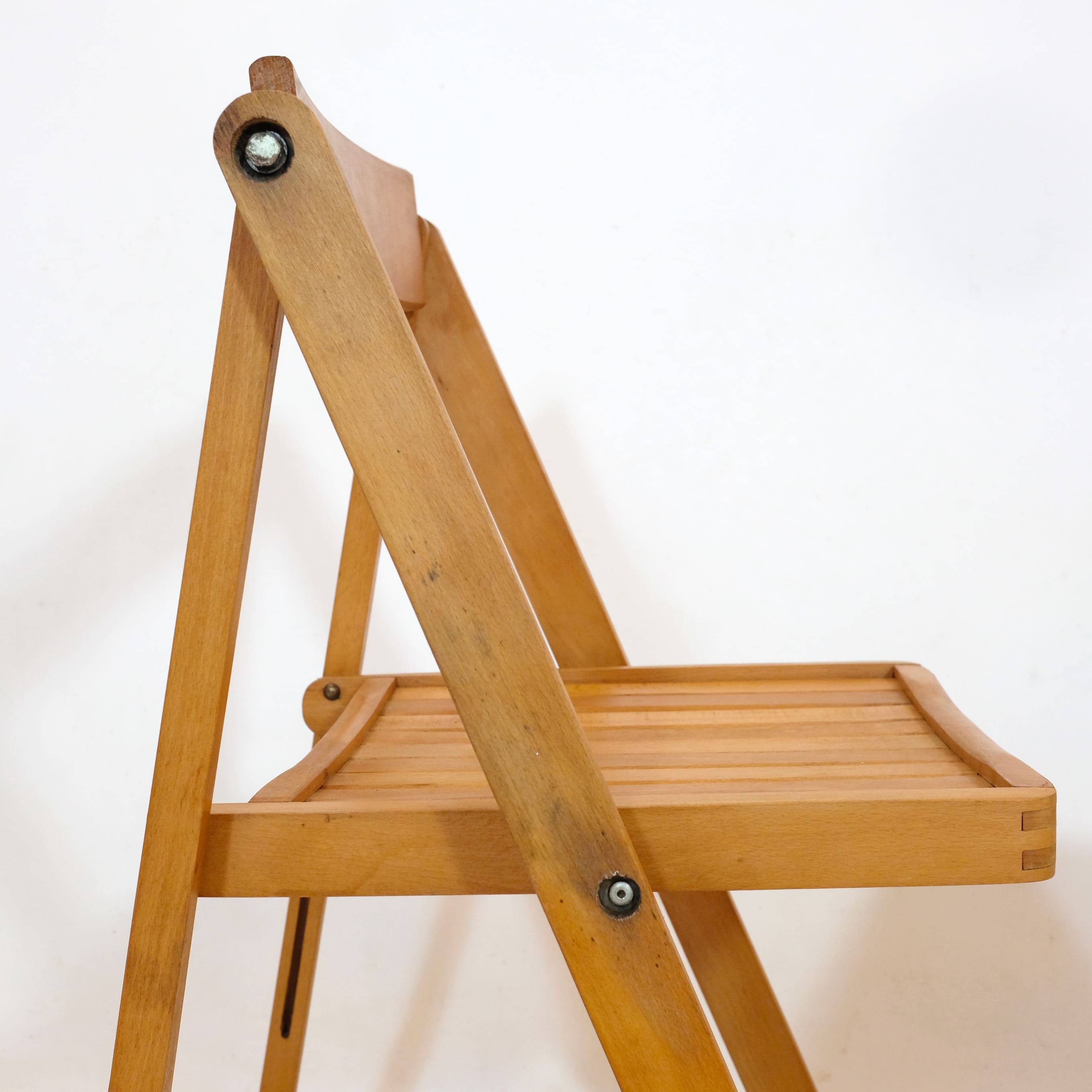 Pair of wooden folding chairs from the 80s.