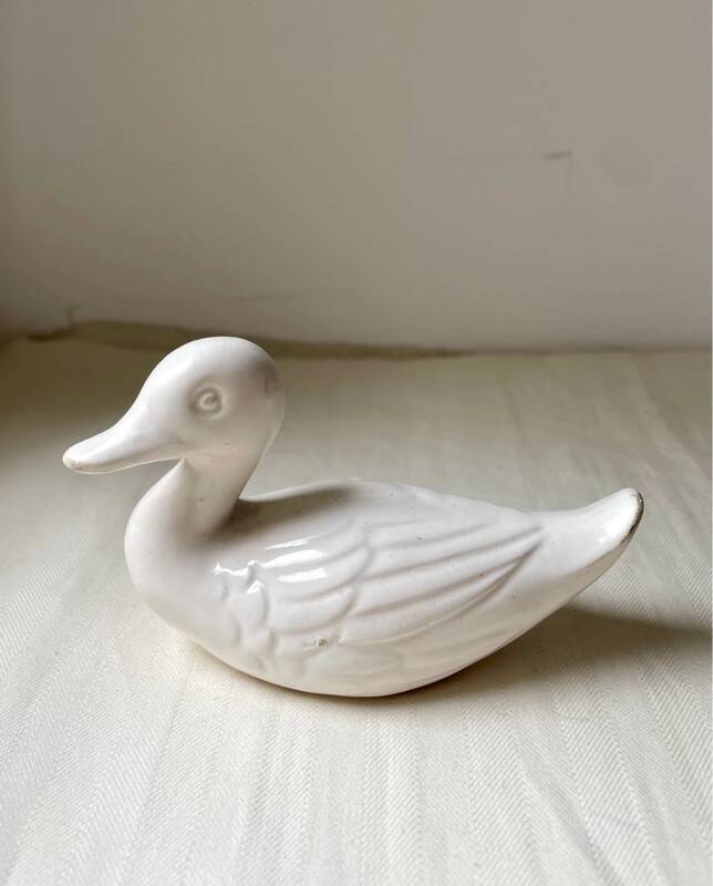 11 cm duck in vintage white earthenware