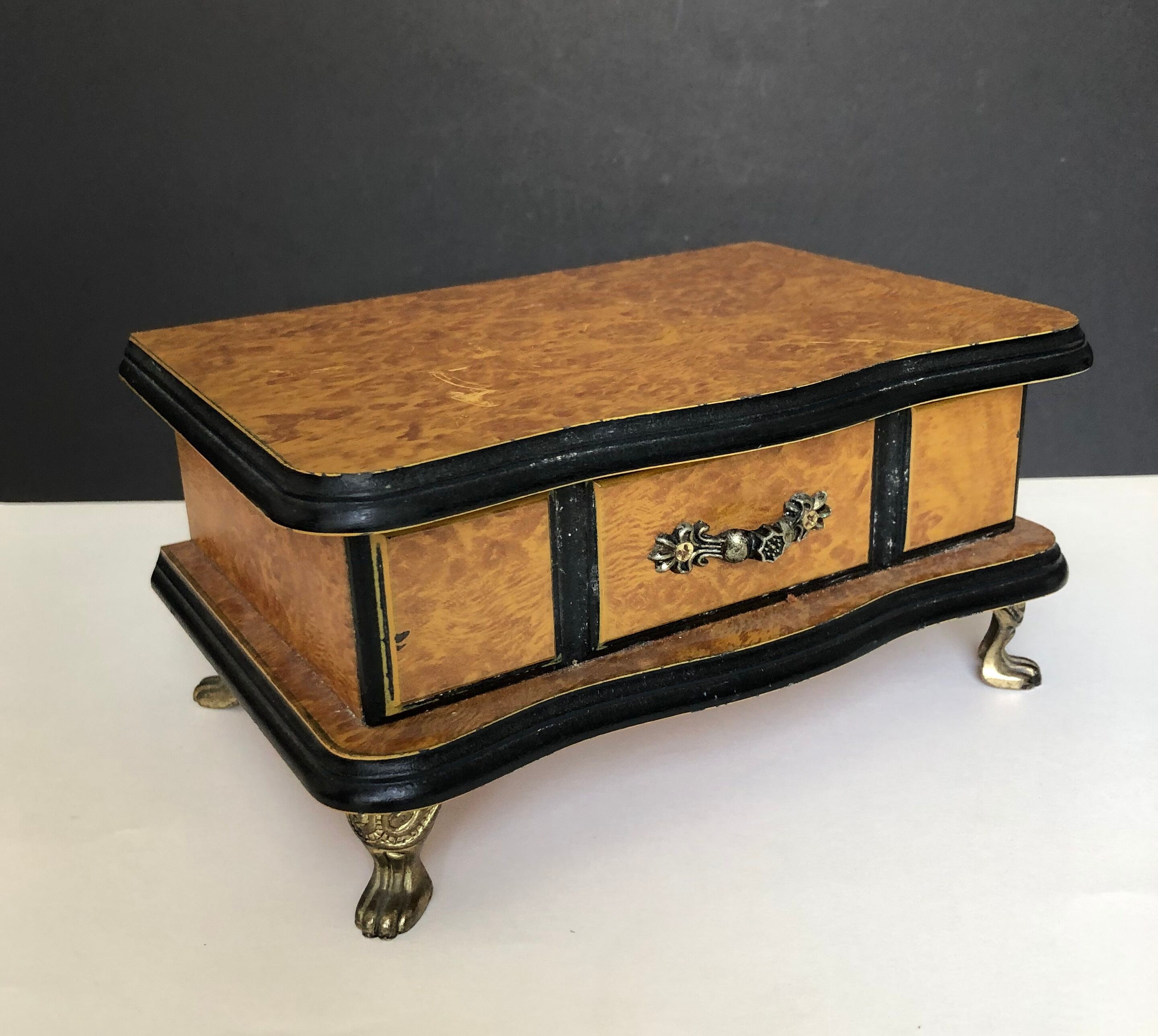 Jewelry box