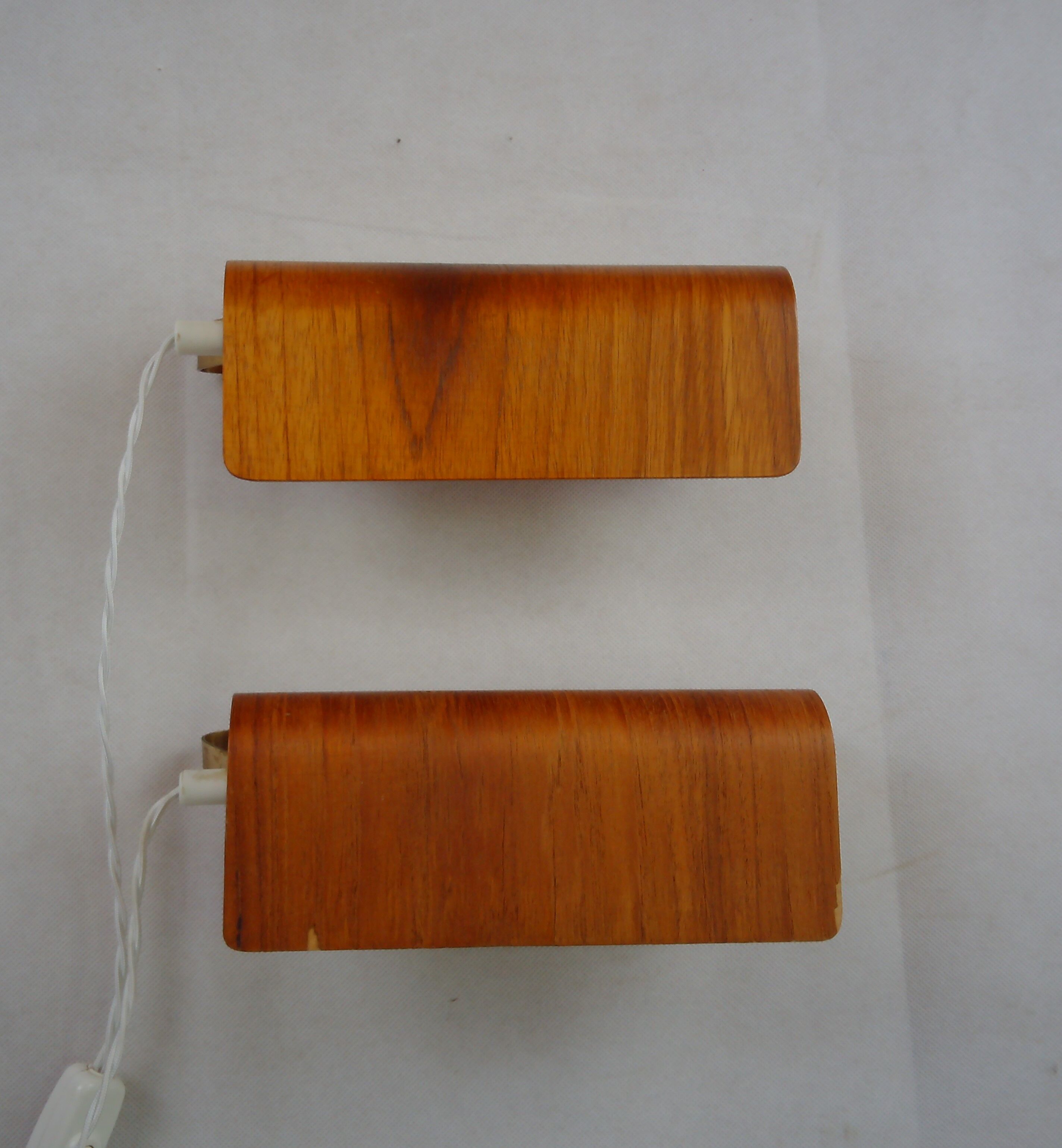 Pair of teak bedside sconces, model V321 from Nator