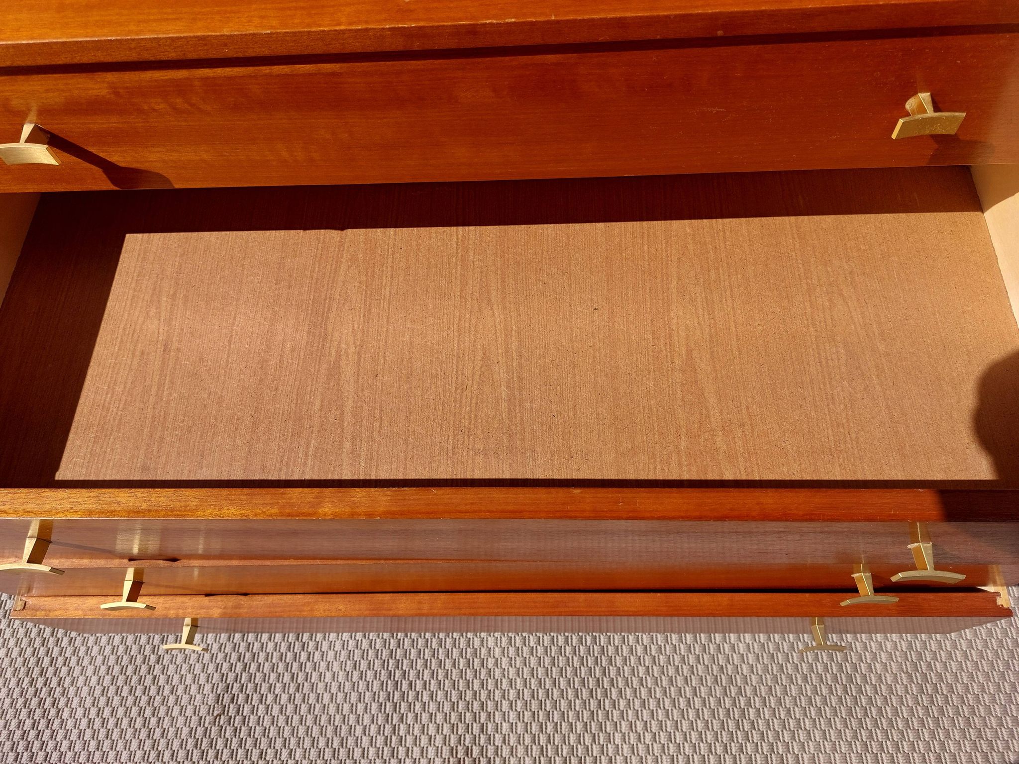 Scandinavian style commode