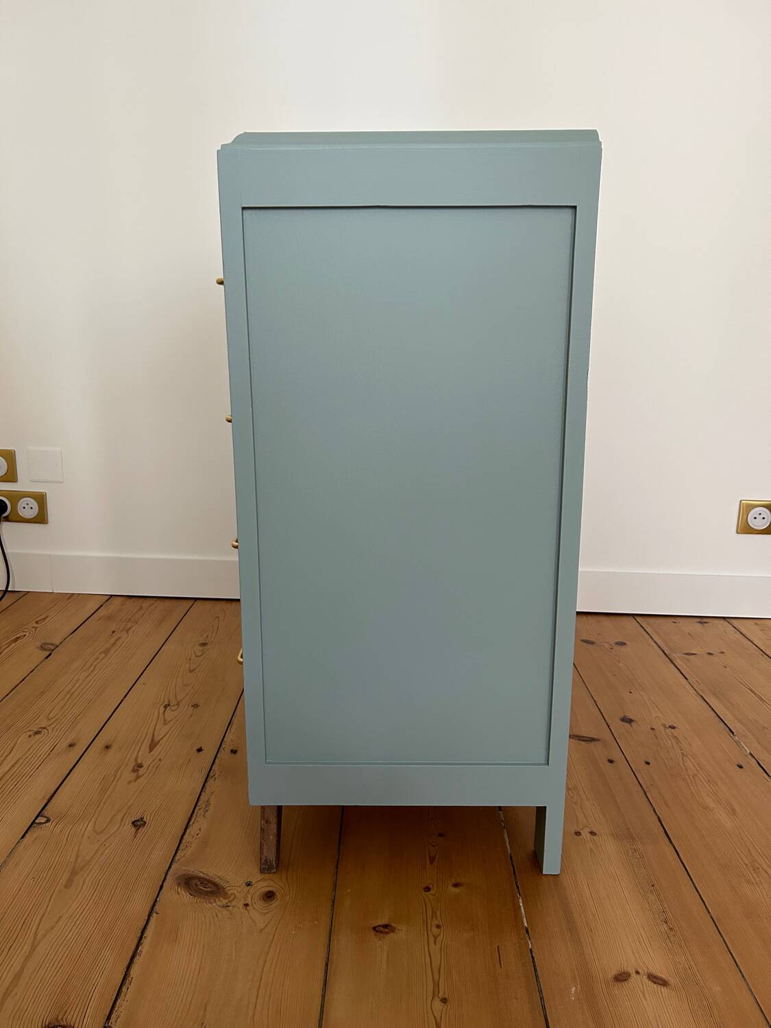 Vintage chest of drawers revisited in Almond (Resource)