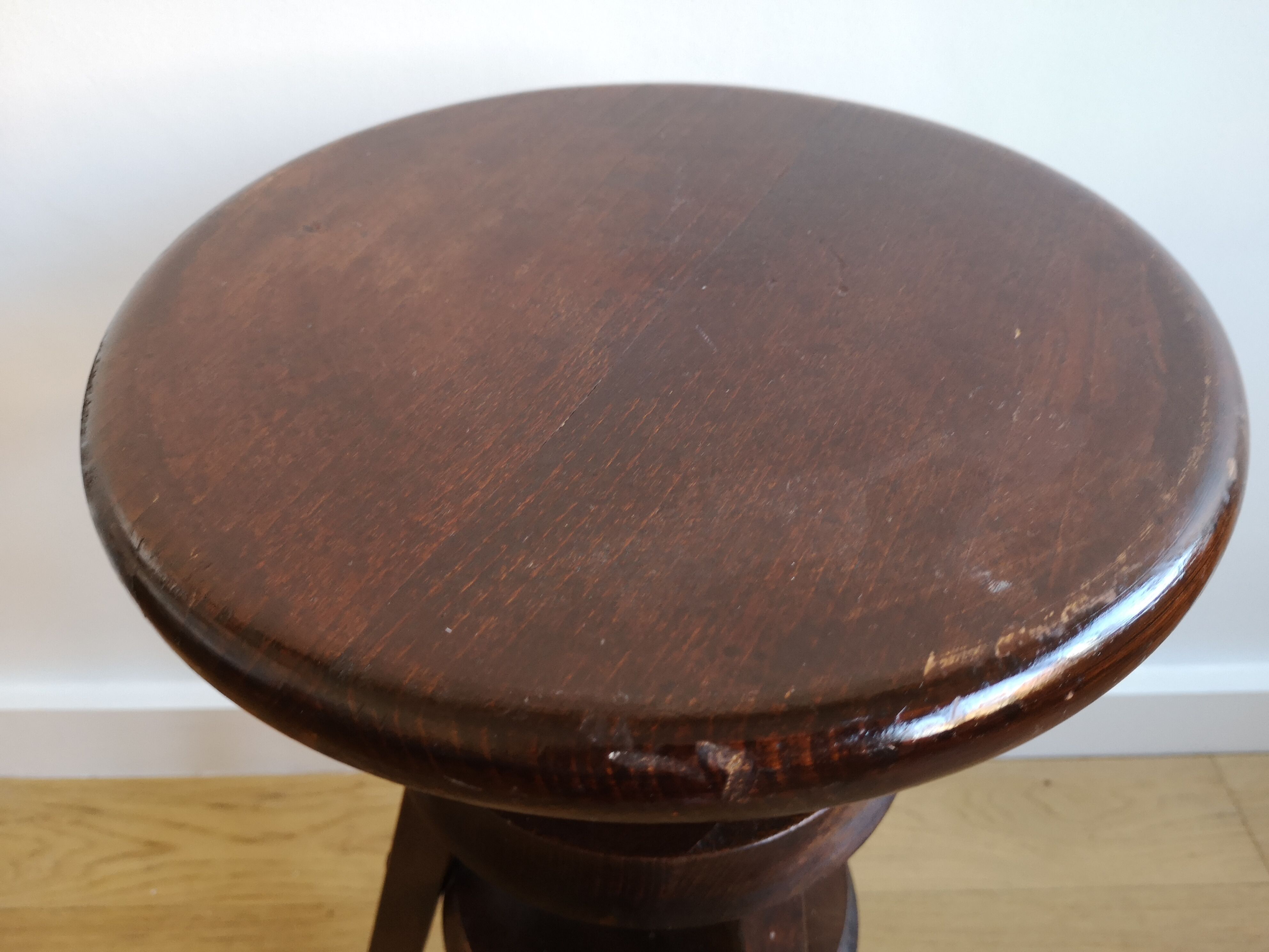 Architect's snuff with dark wood screws