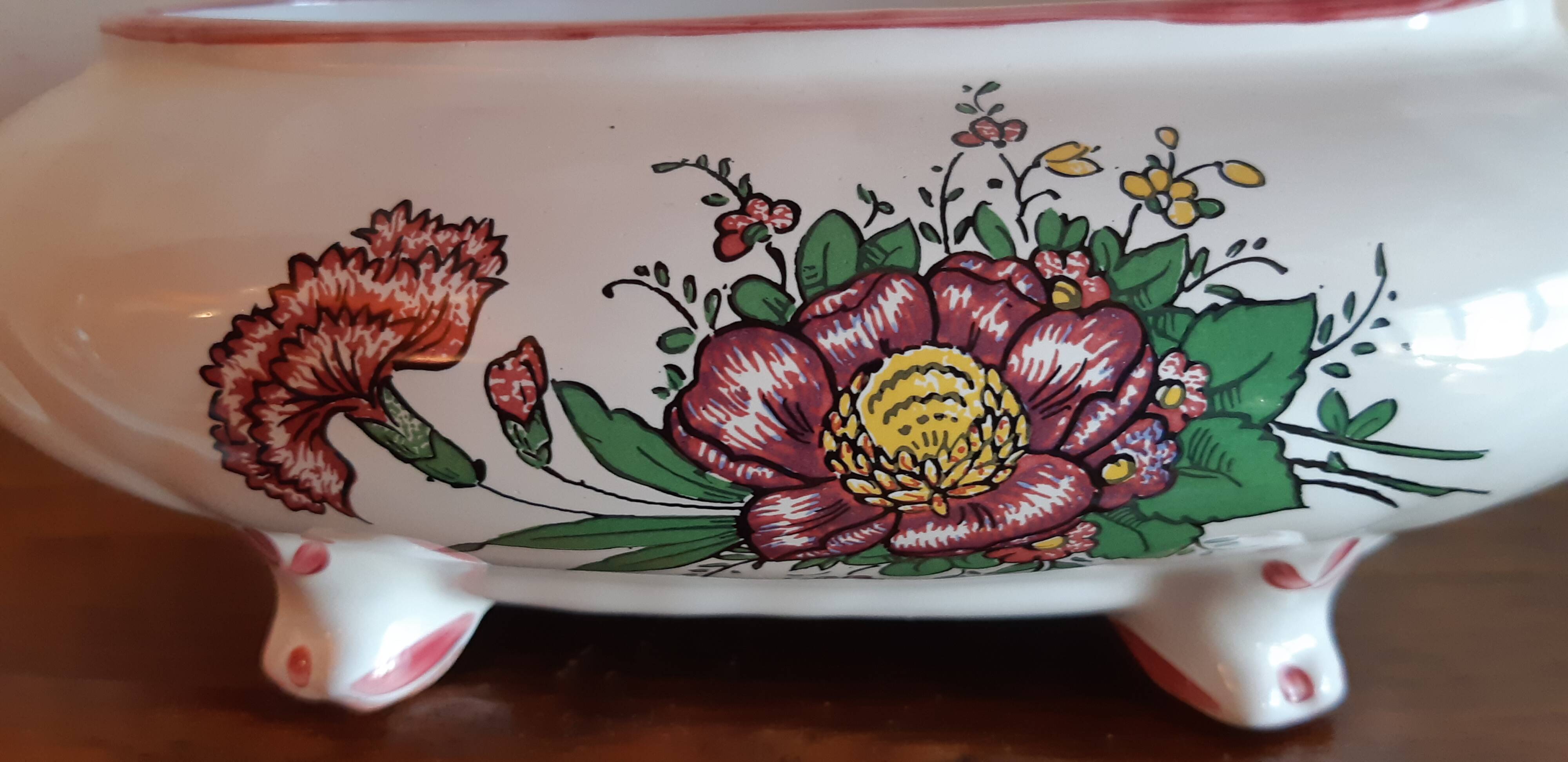 Pique flowers pottery art of Angoulême Le Renoleau