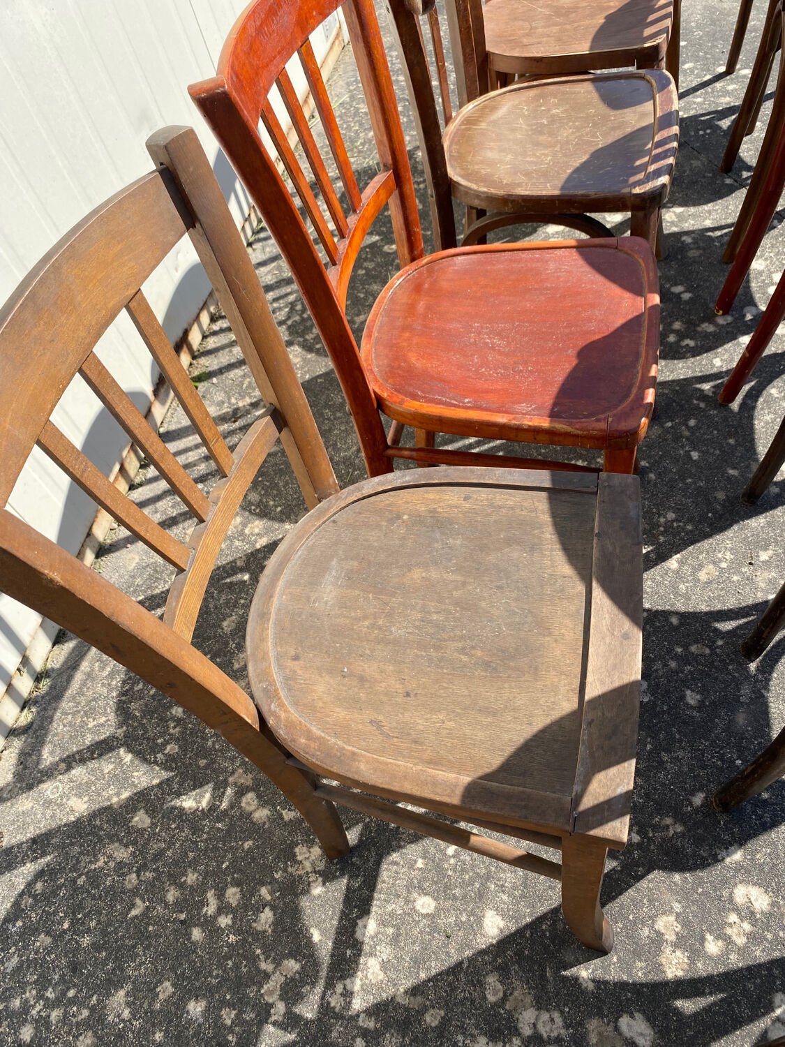 Draper table and its 10 chairs