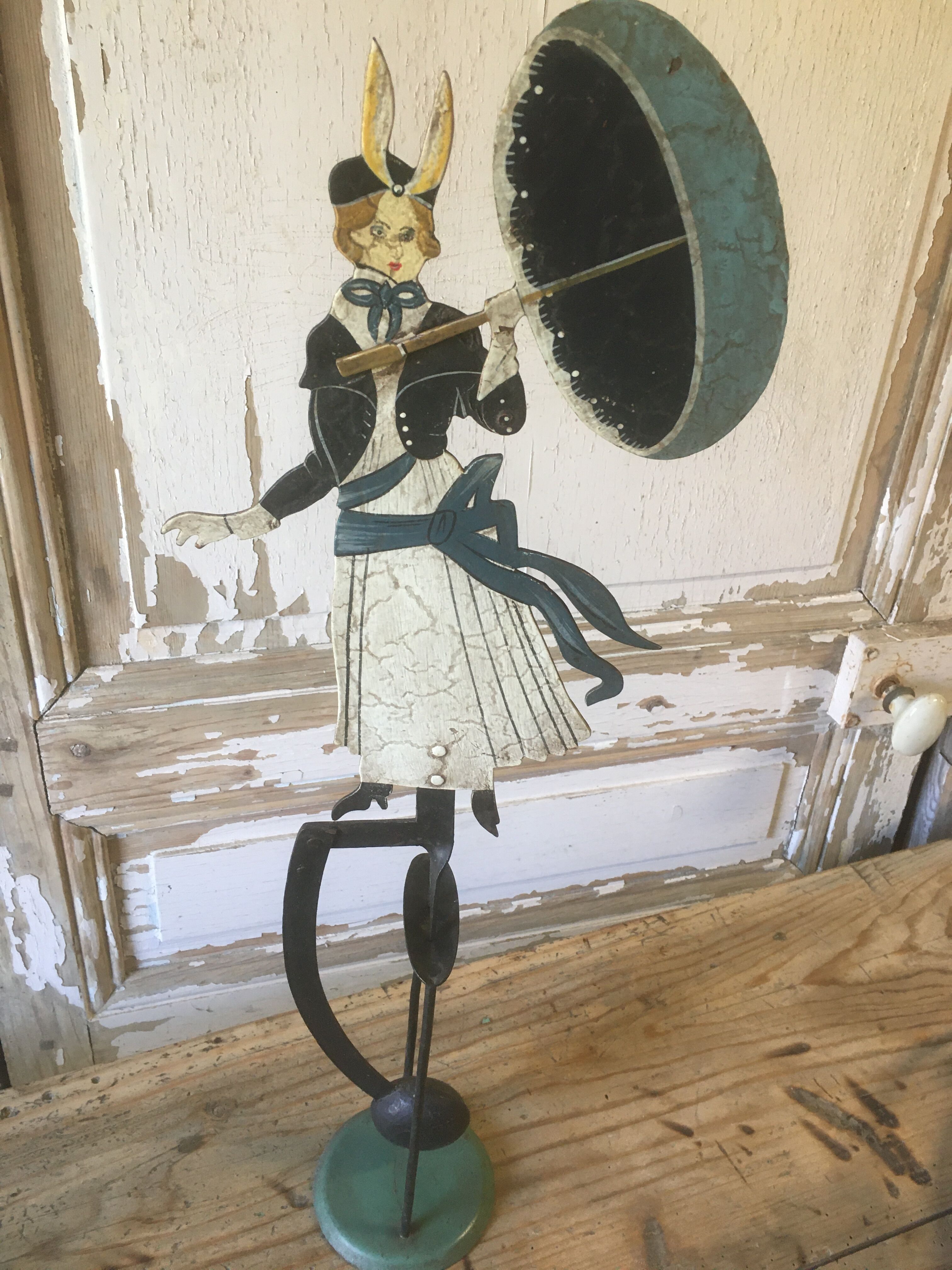 Woman with metal umbrella, pendulum