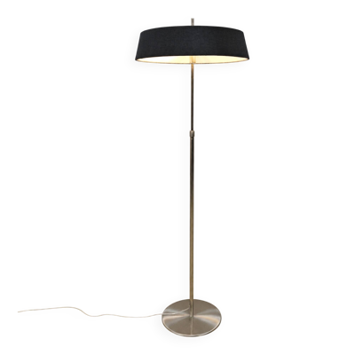 Lampe sur pied Van De Heg design chrome / abat-jour noir strié